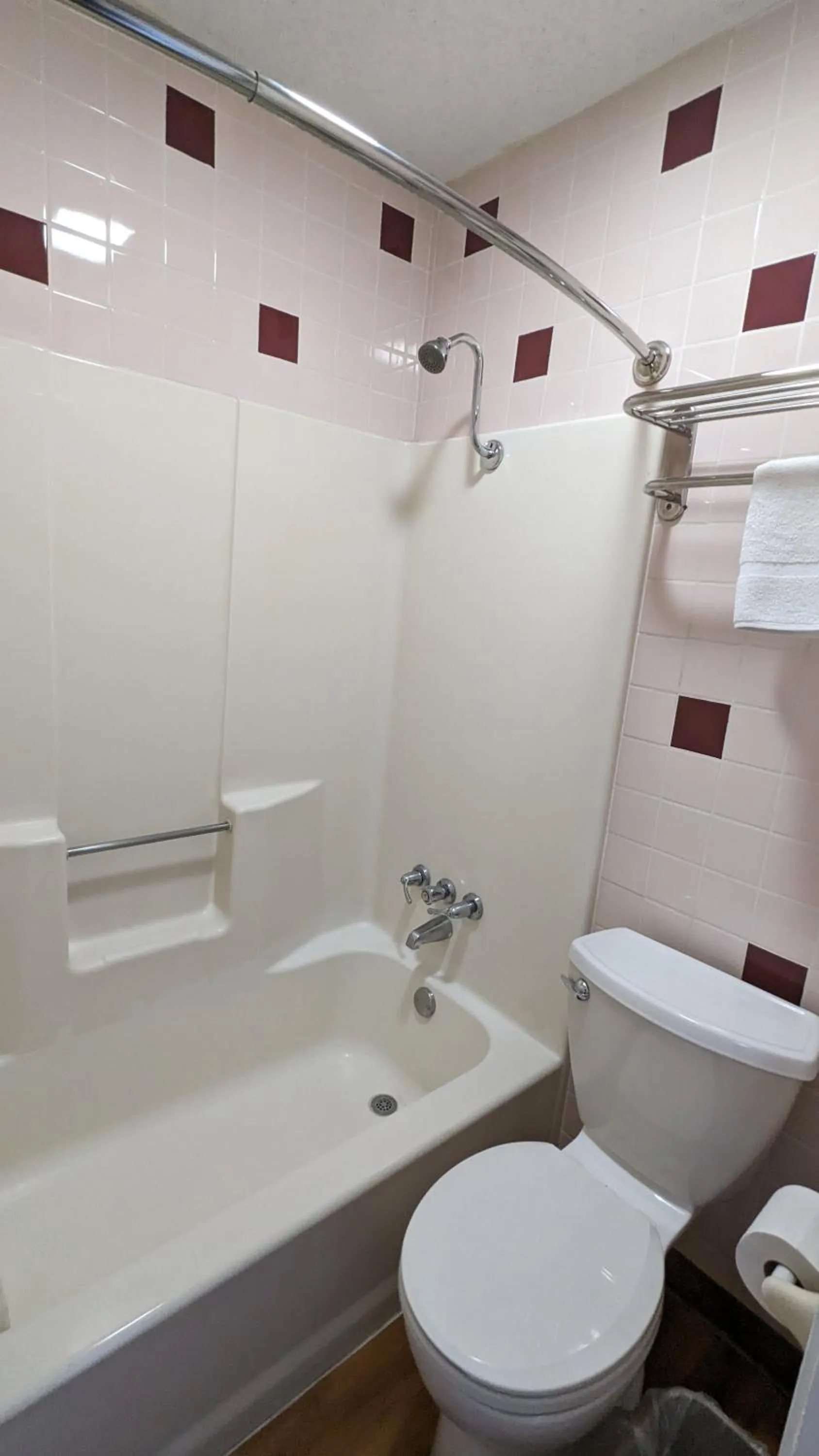 Bathroom in Hillcrest Inn & Suites Ozona