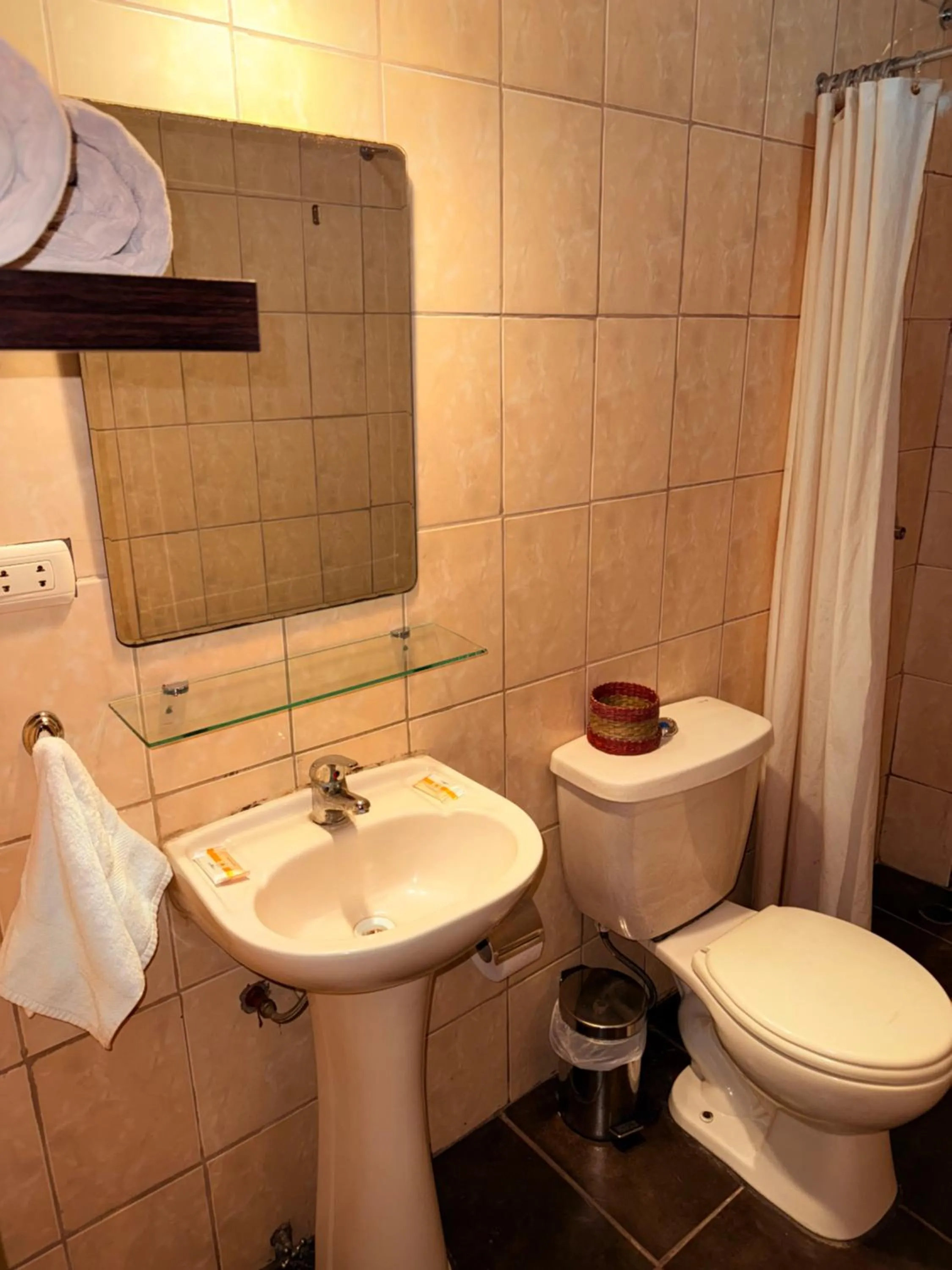 Shower in La Casona de Palacio Viejo