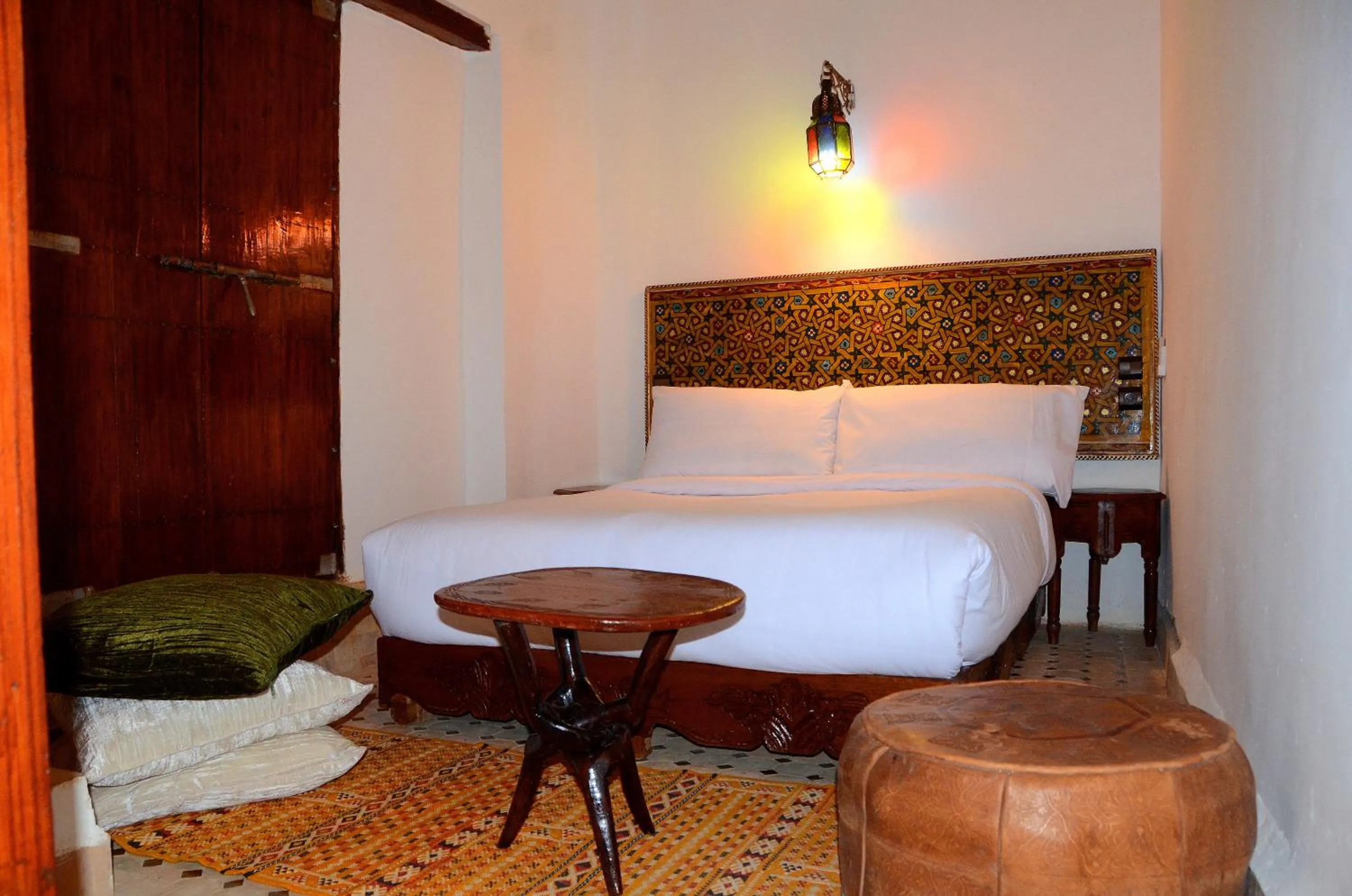 Photo of the whole room, Bed in Le Cèdre D'argent