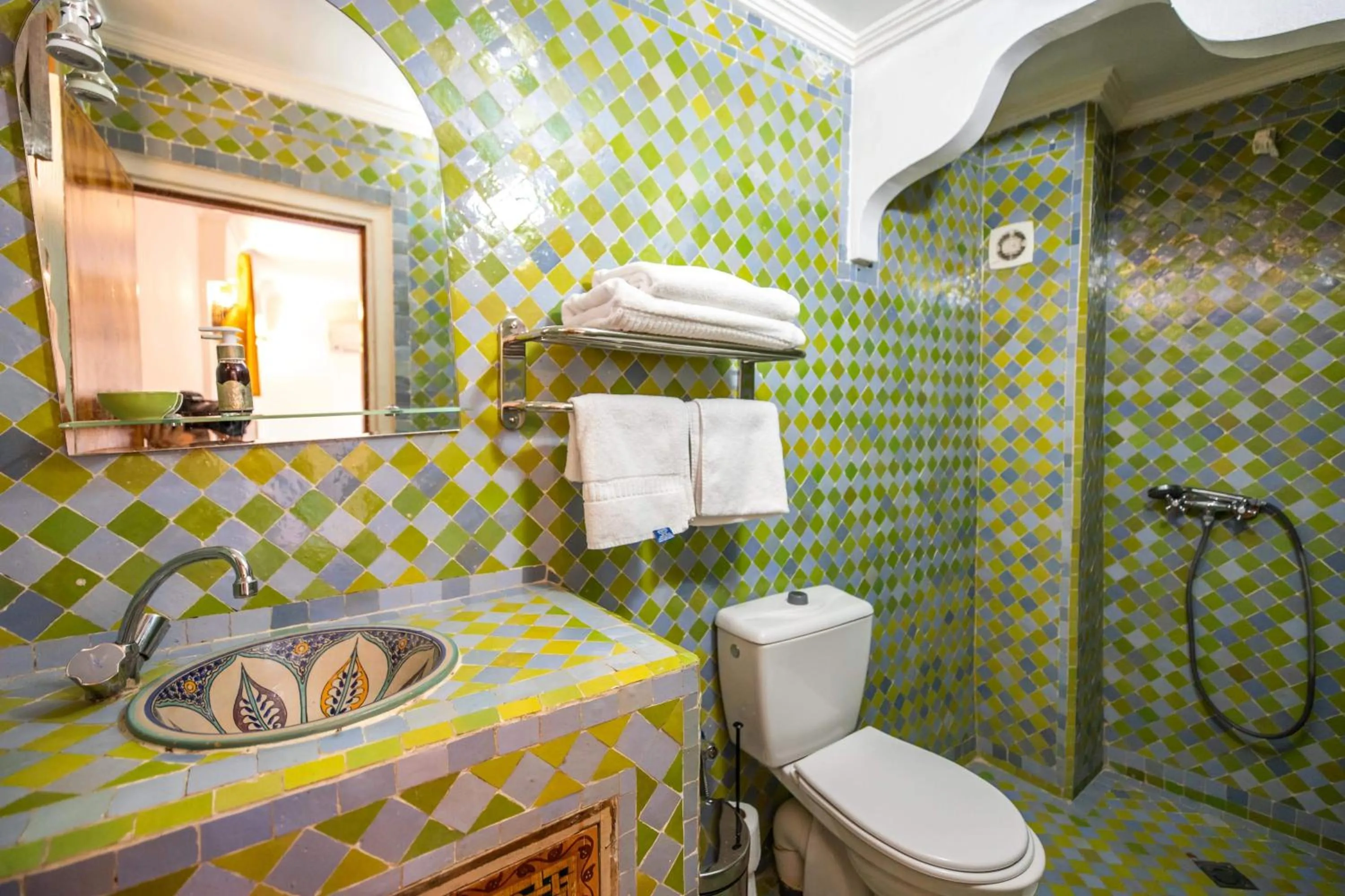 Shower in Le Cèdre D'argent