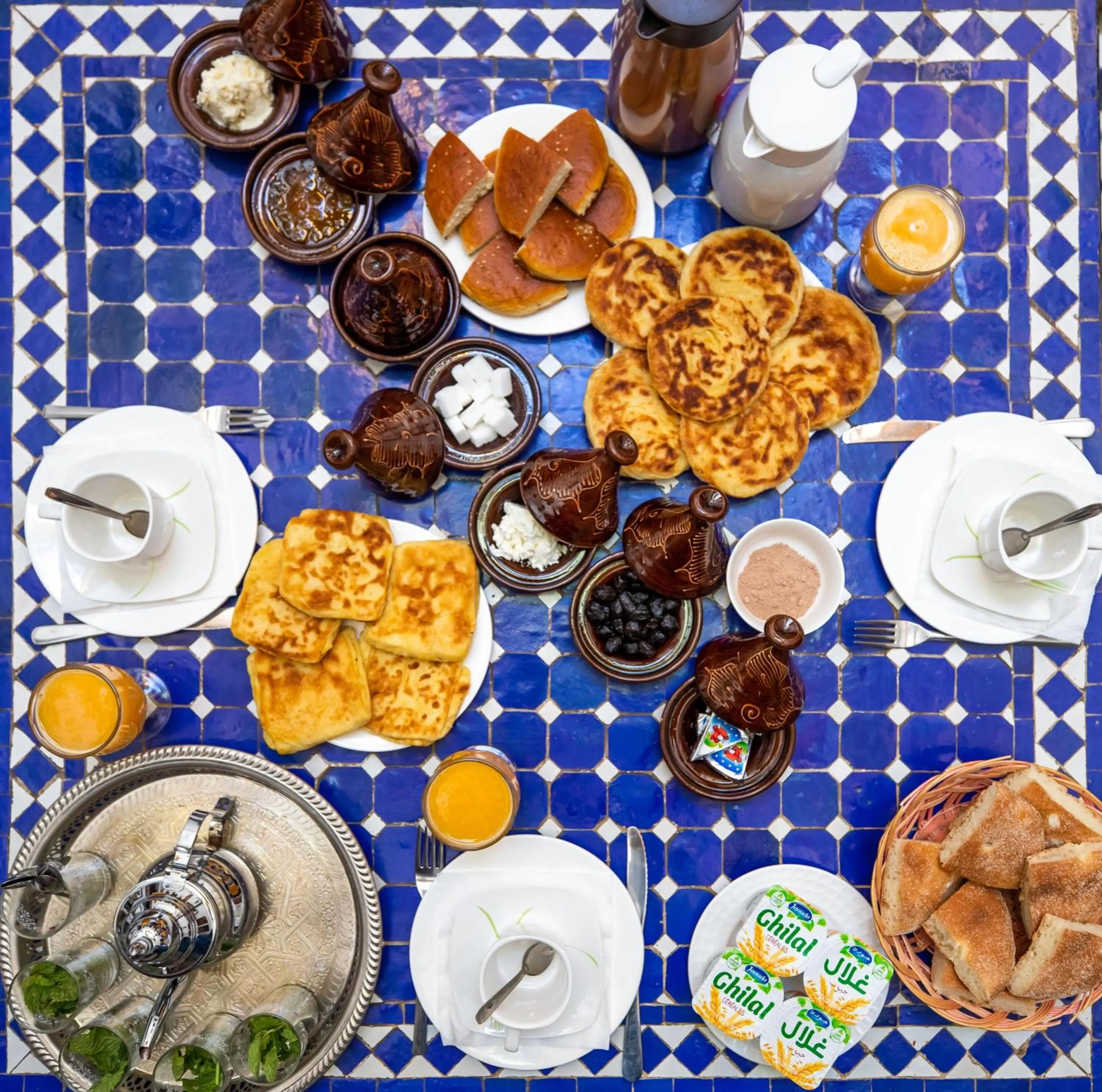 Restaurant/places to eat in Le Cèdre D'argent