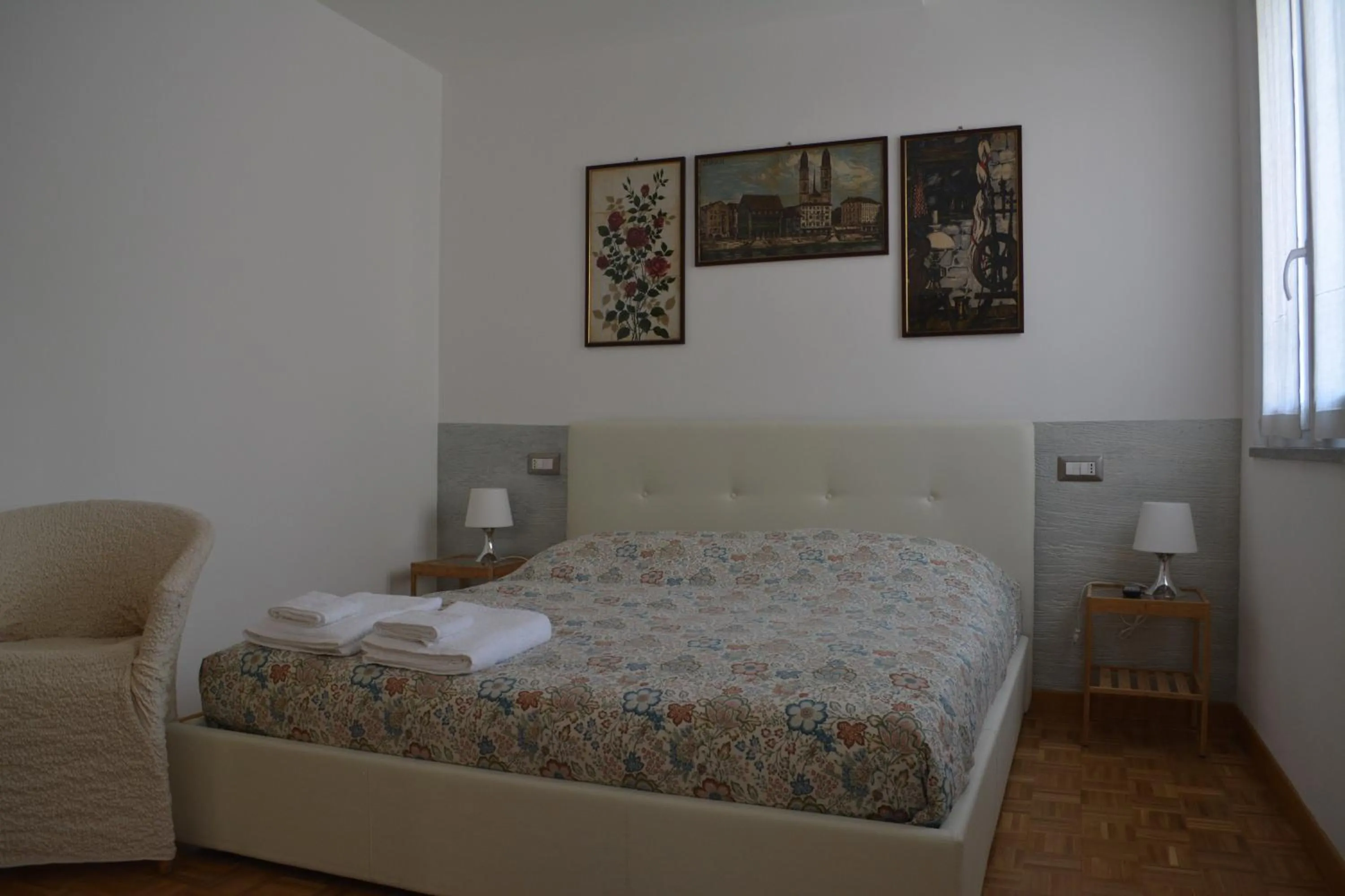 Photo of the whole room in La Scala Rho B&B