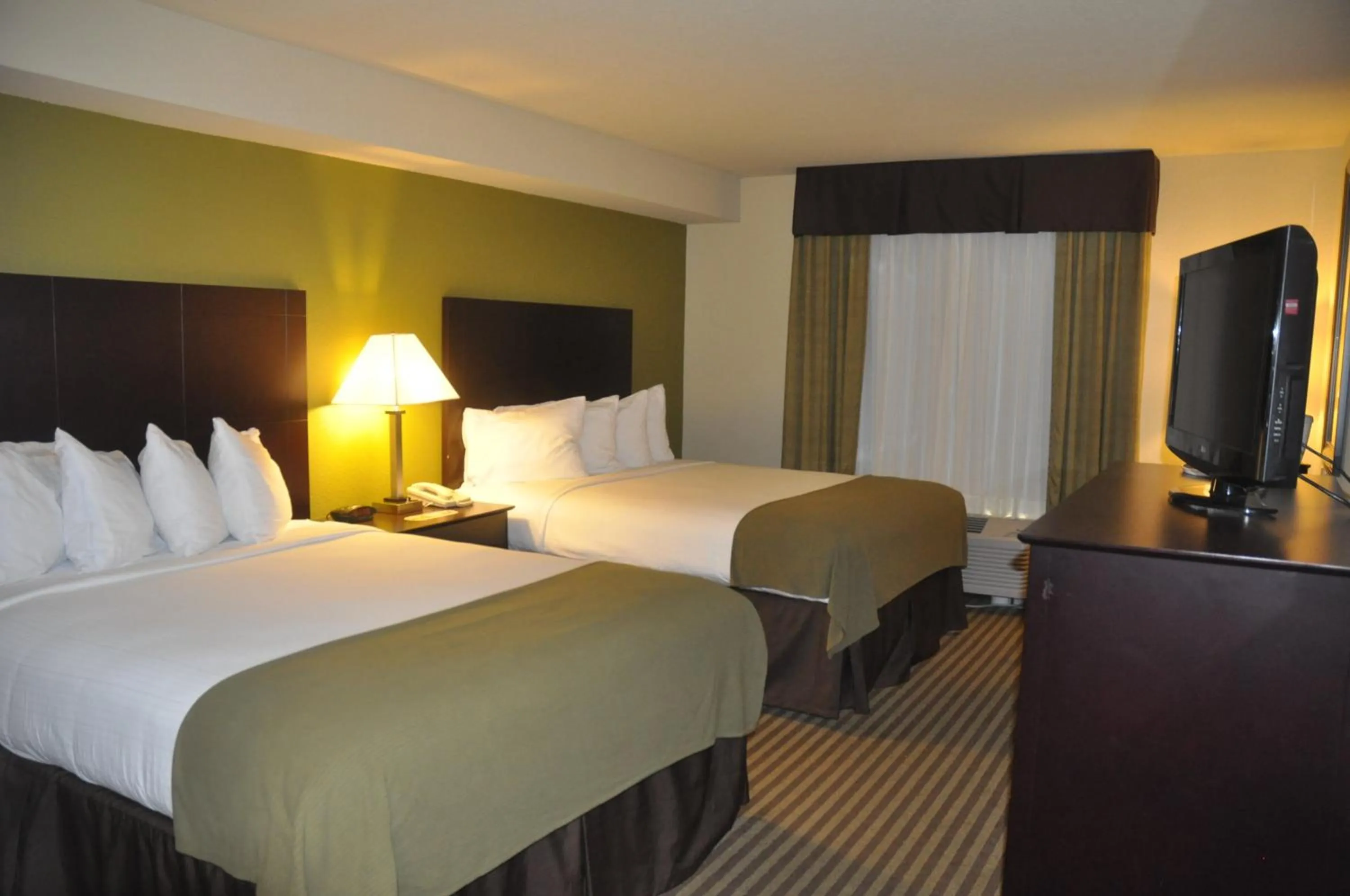 Photo of the whole room, Bed in Holiday Inn Express & Suites Sarasota East by IHG