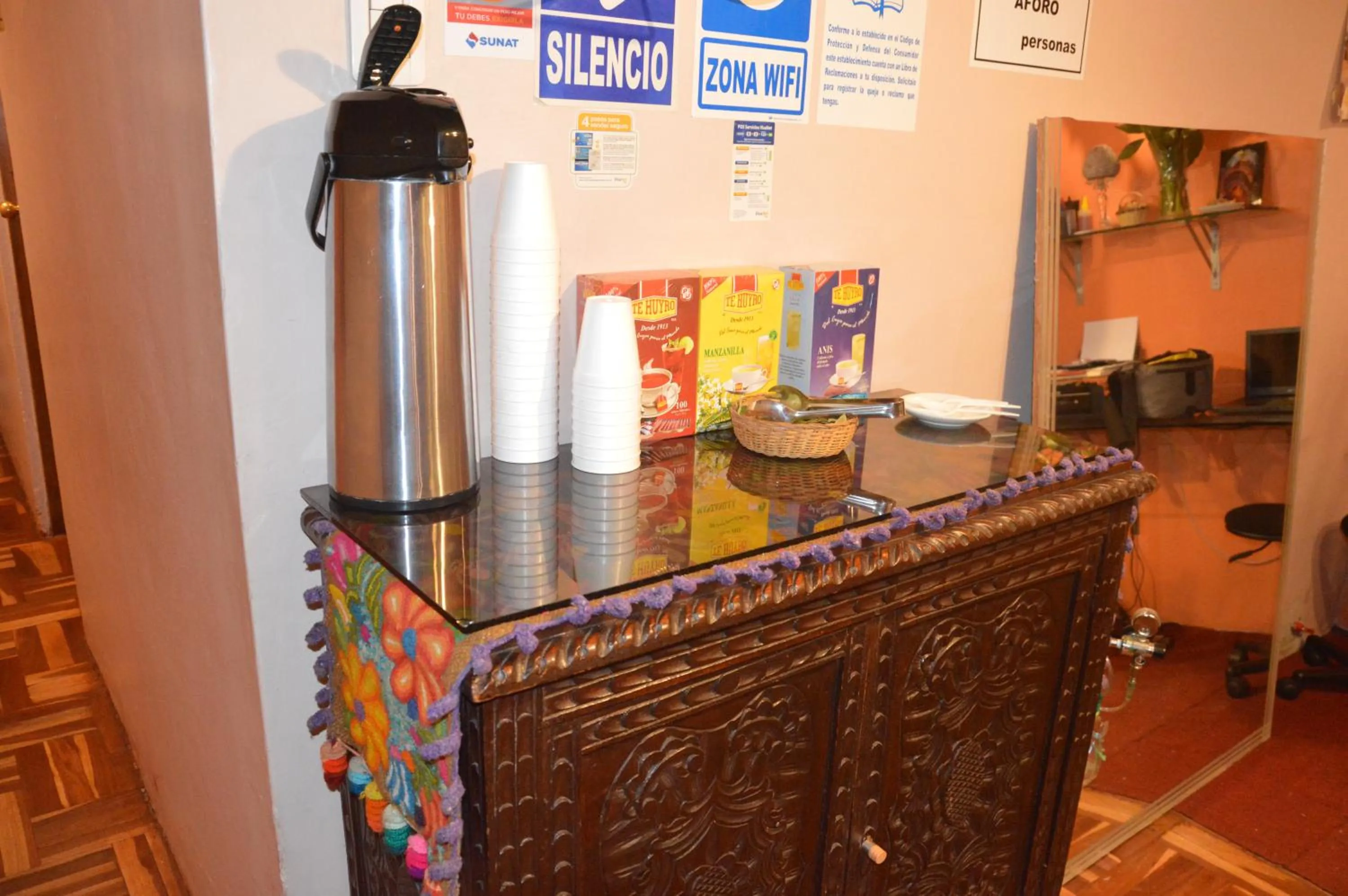 Coffee/tea facilities in Hostal Wasichay
