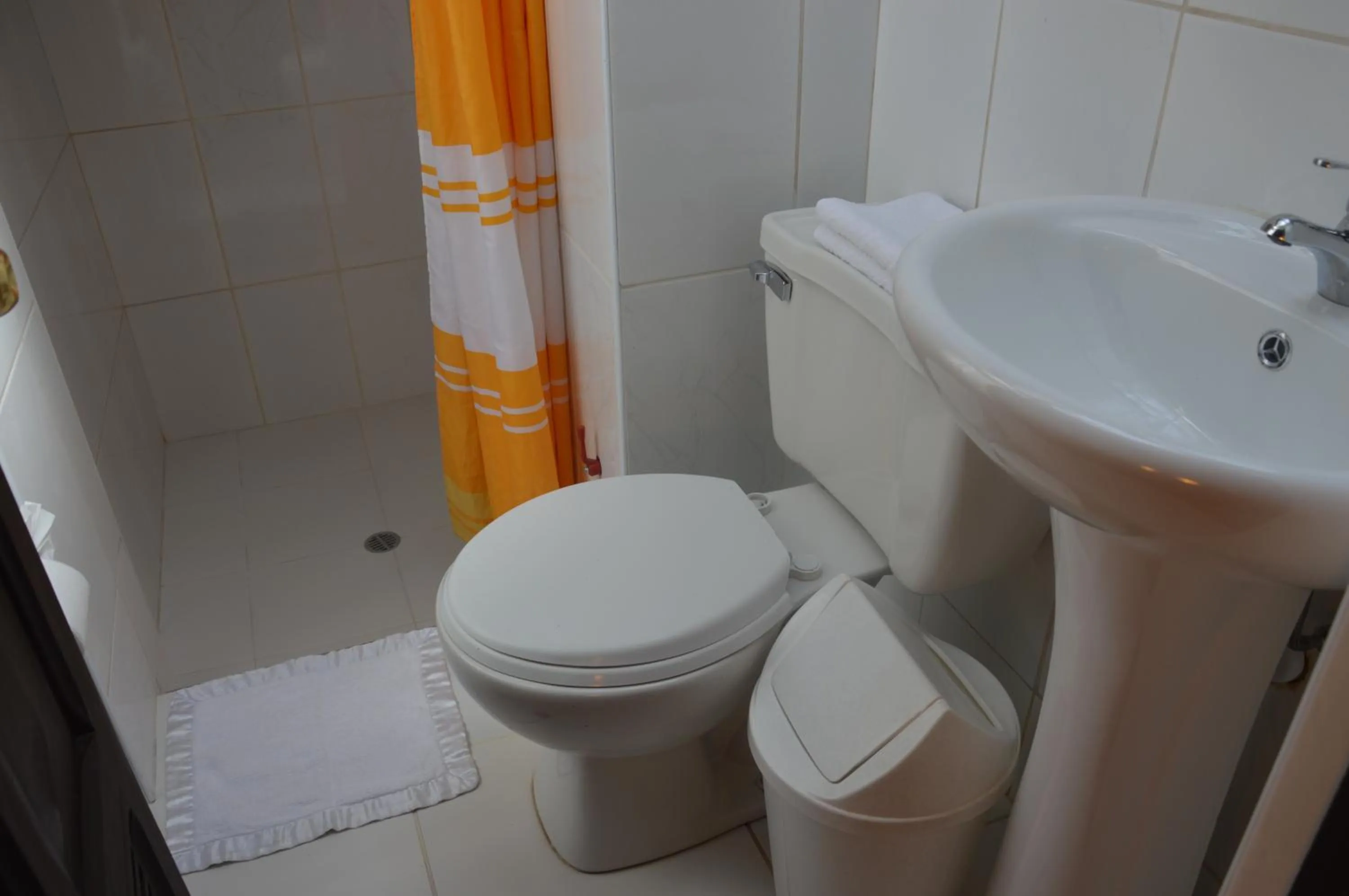 Shower in Hostal Wasichay