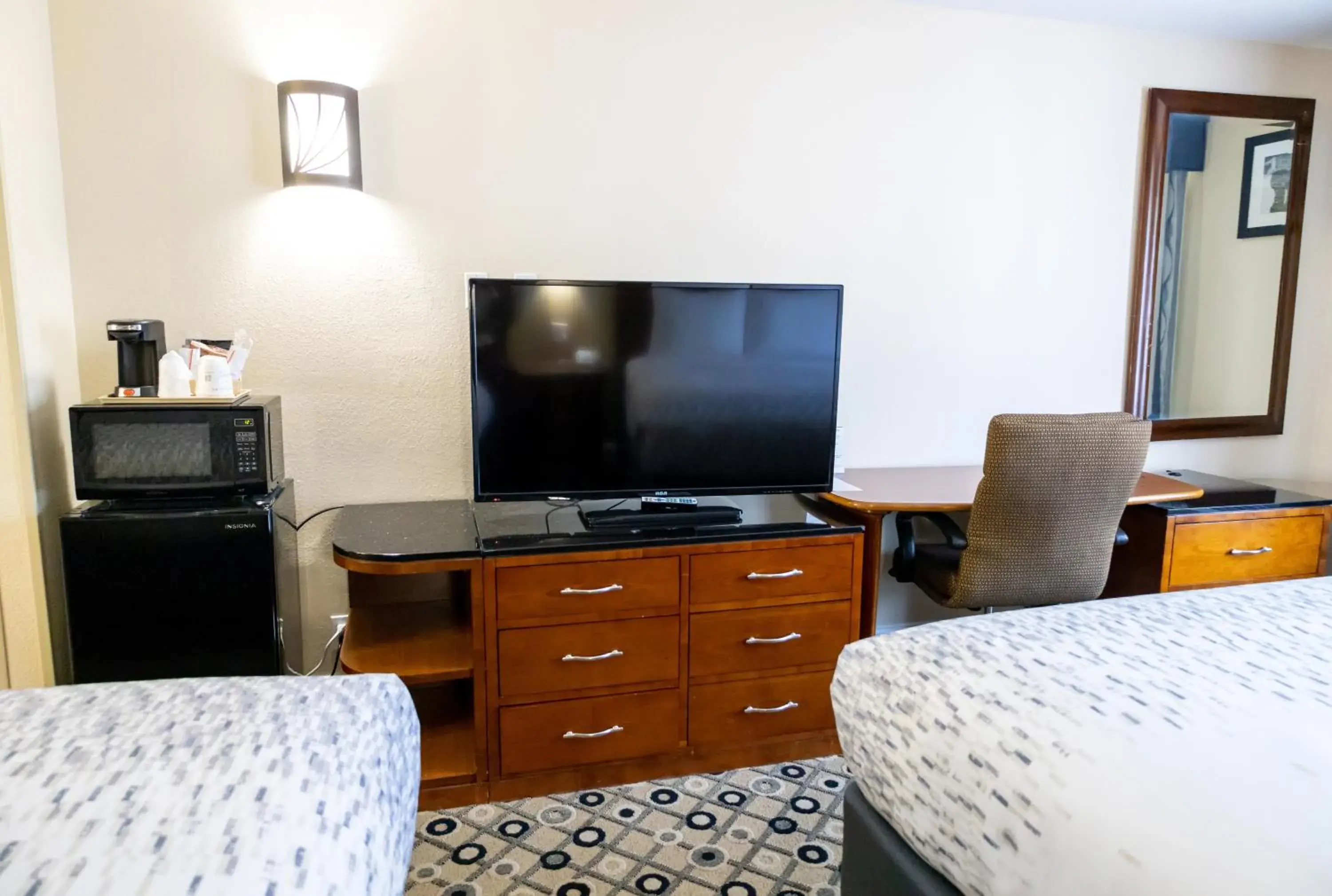 TV and multimedia, TV/Entertainment Center in Baymont by Wyndham College Park Atlanta Airport South