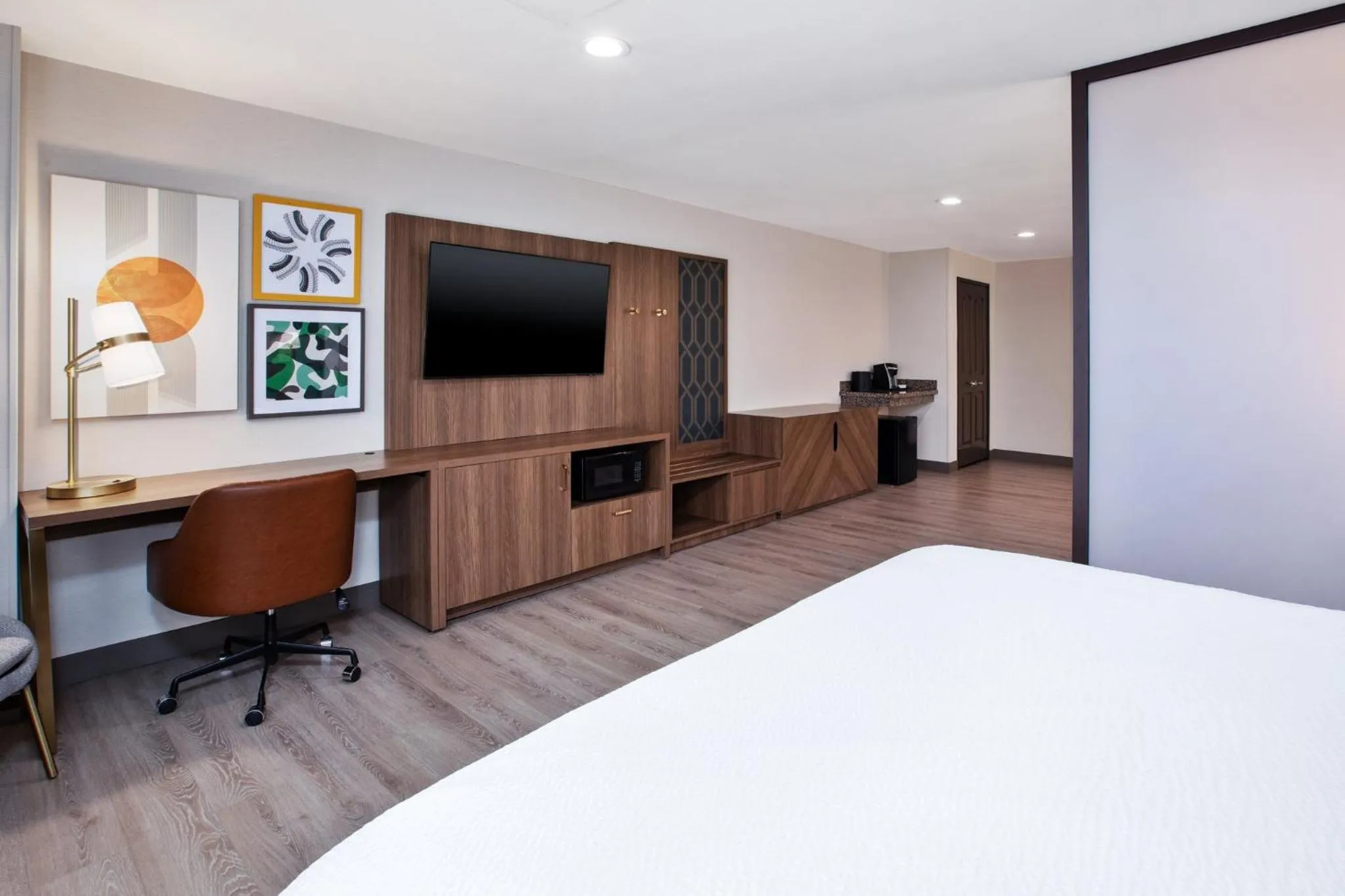 Property building, Bed in Holiday Inn Ontario Airport - California by IHG