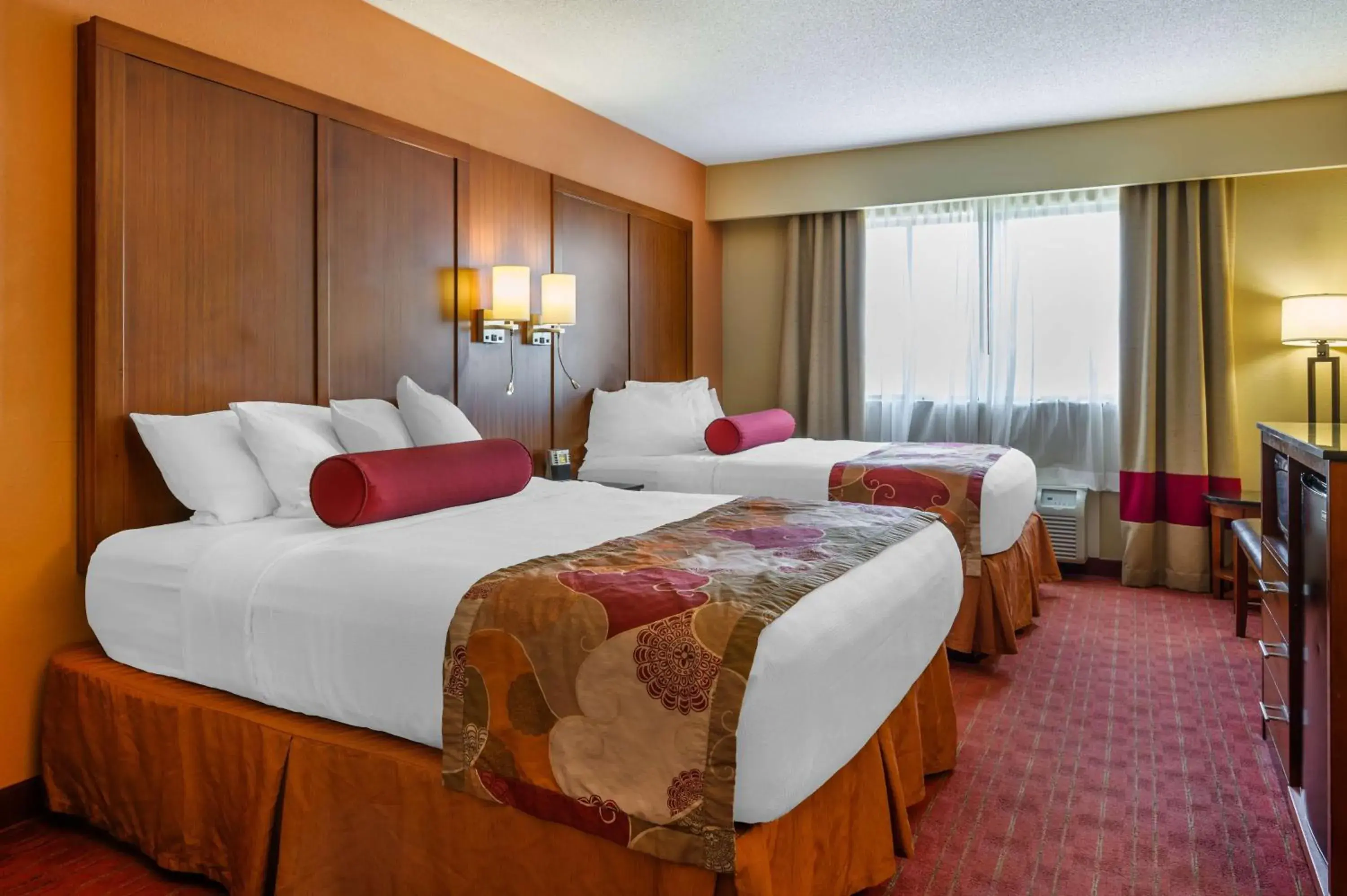 Bedroom, Bed in Best Western Plus Georgetown Corporate Center Hotel Bedroom, Bed in Best Western Plus Georgetown Corporate Center Hotel