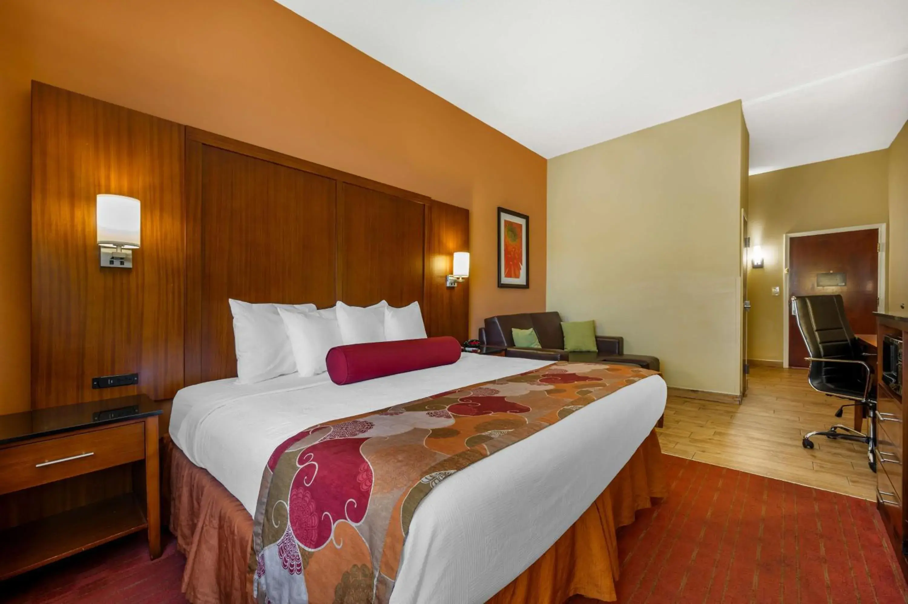 Bedroom, Bed in Best Western Plus Georgetown Corporate Center Hotel Bedroom, Bed in Best Western Plus Georgetown Corporate Center Hotel