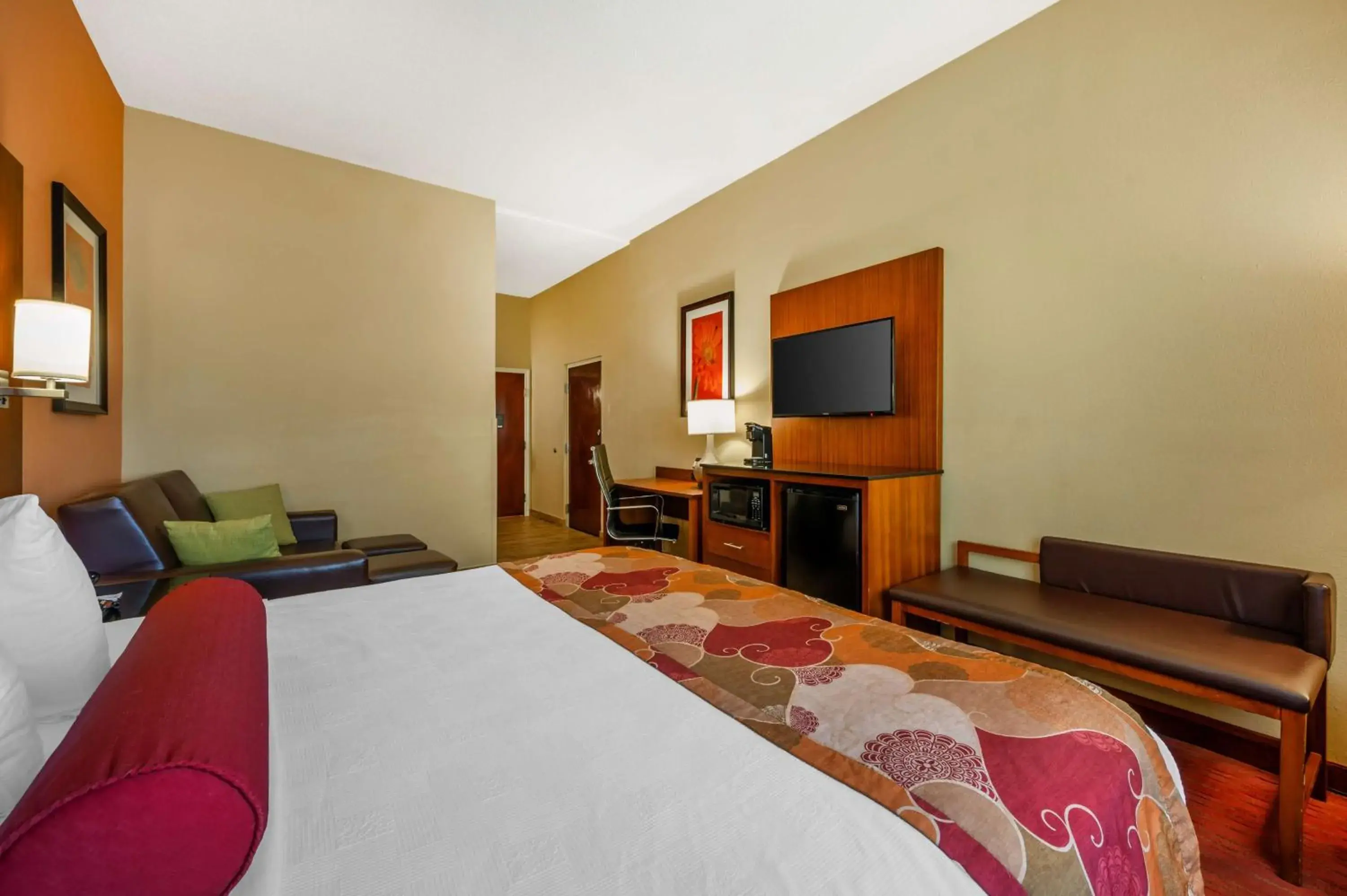 Bedroom, Bed in Best Western Plus Georgetown Corporate Center Hotel Bedroom, Bed in Best Western Plus Georgetown Corporate Center Hotel