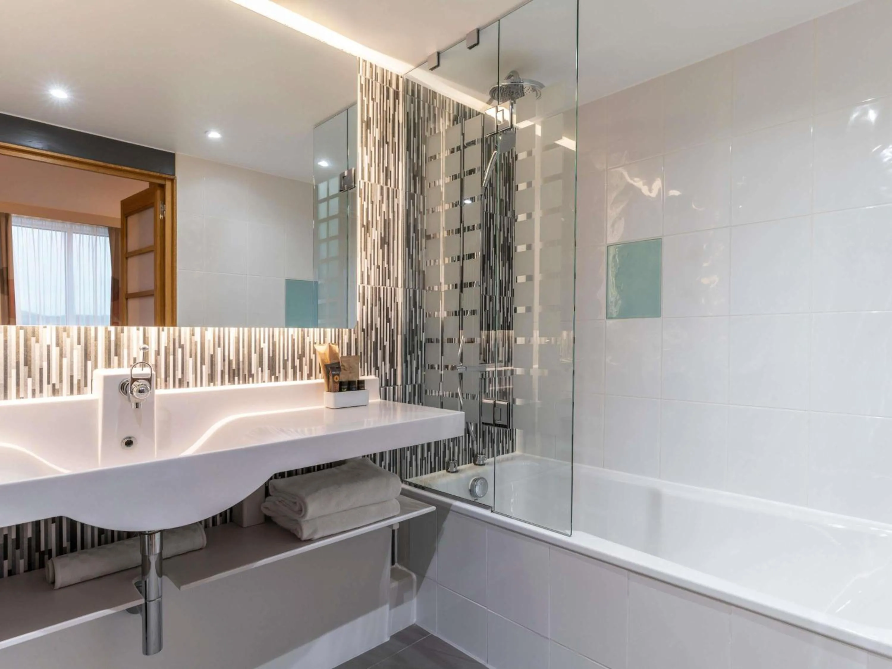 Bedroom in Novotel Edinburgh Park