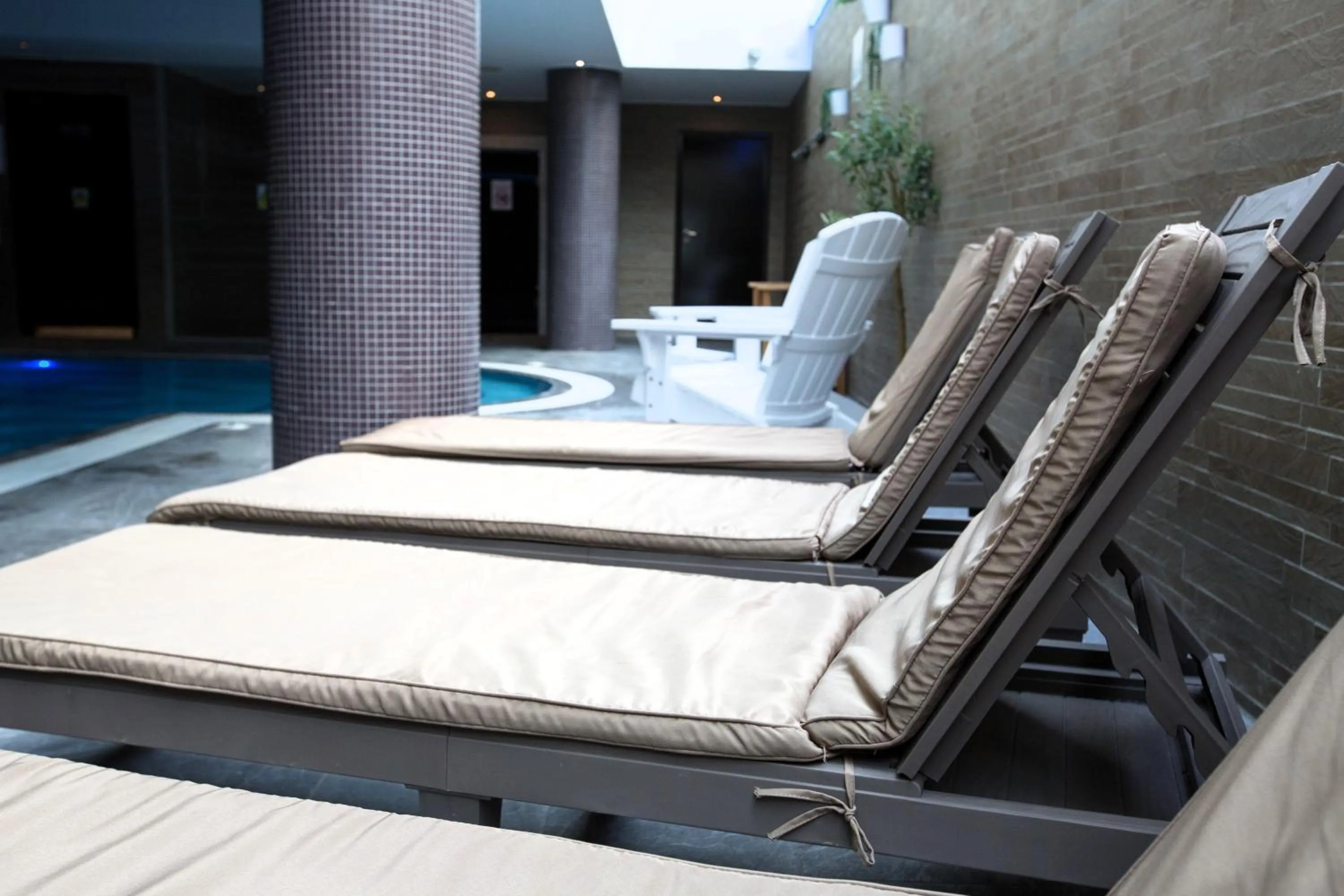 Swimming pool in Novotel Edinburgh Park