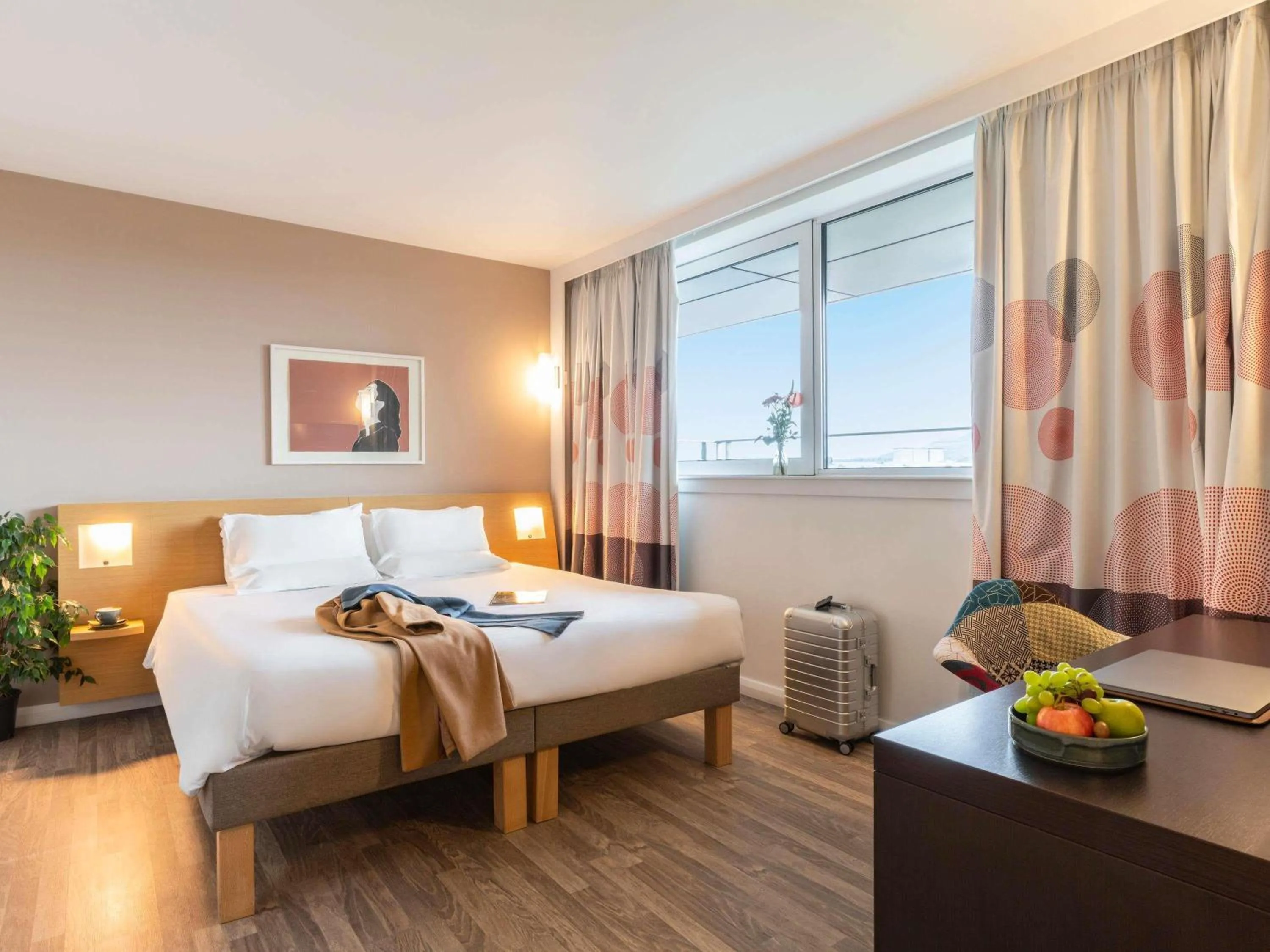 Bedroom, Bed in Novotel Edinburgh Park