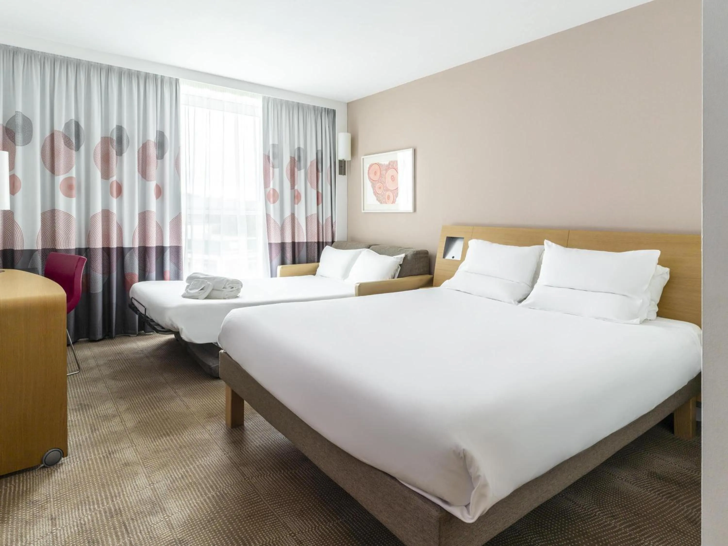 Bedroom, Bed in Novotel Edinburgh Park