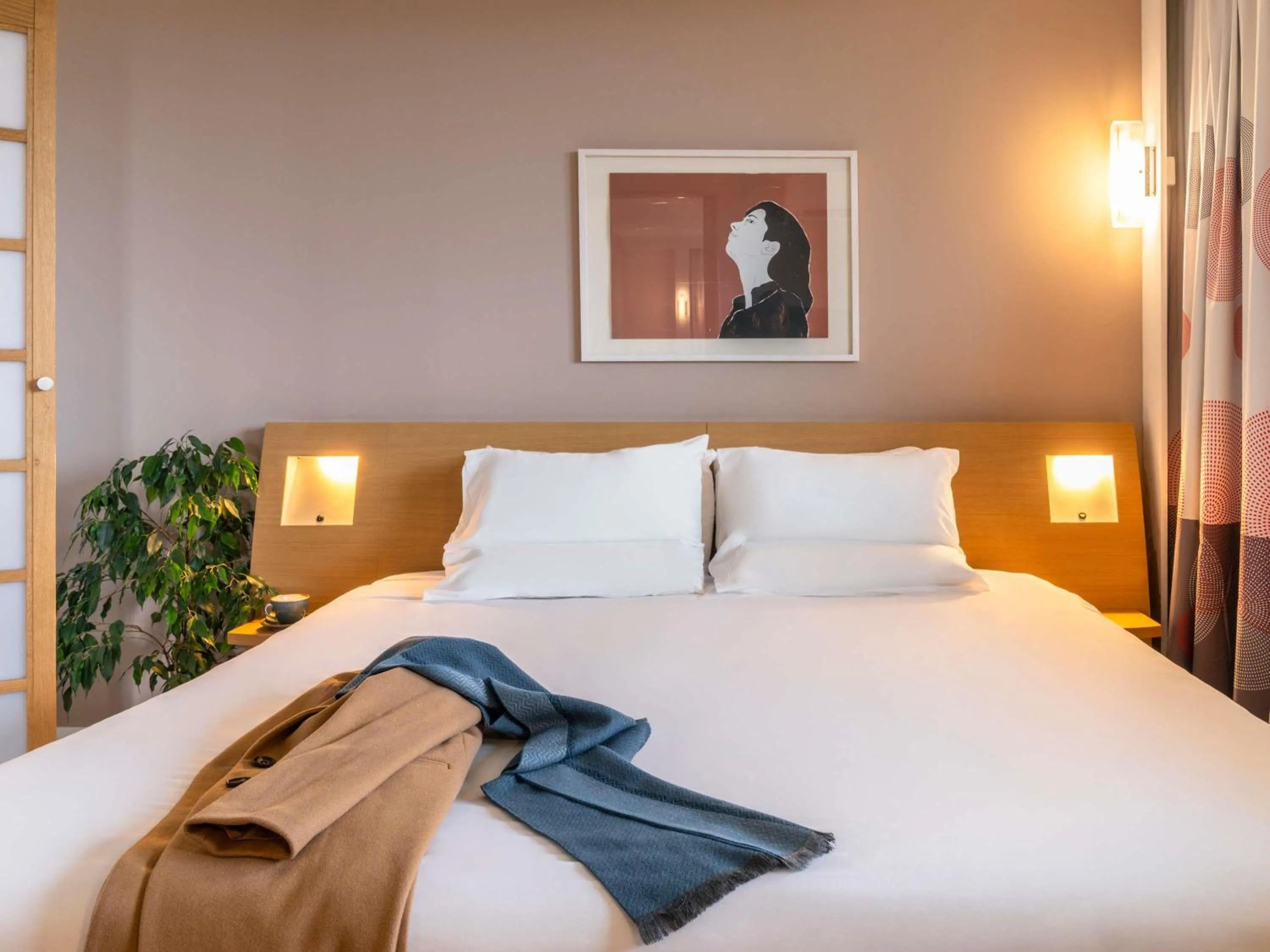 Bedroom, Bed in Novotel Edinburgh Park