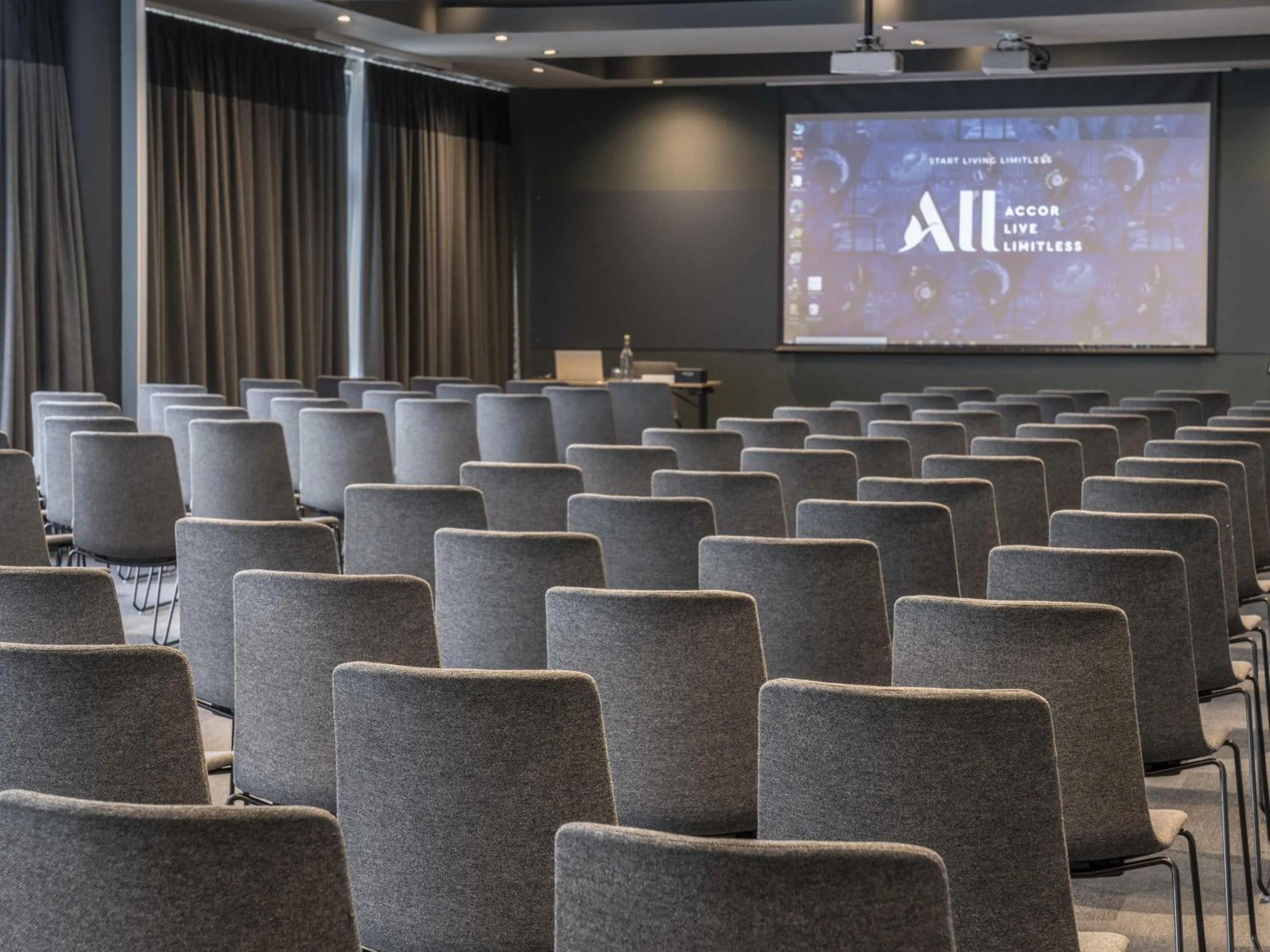 Meeting/conference room in Novotel Edinburgh Park