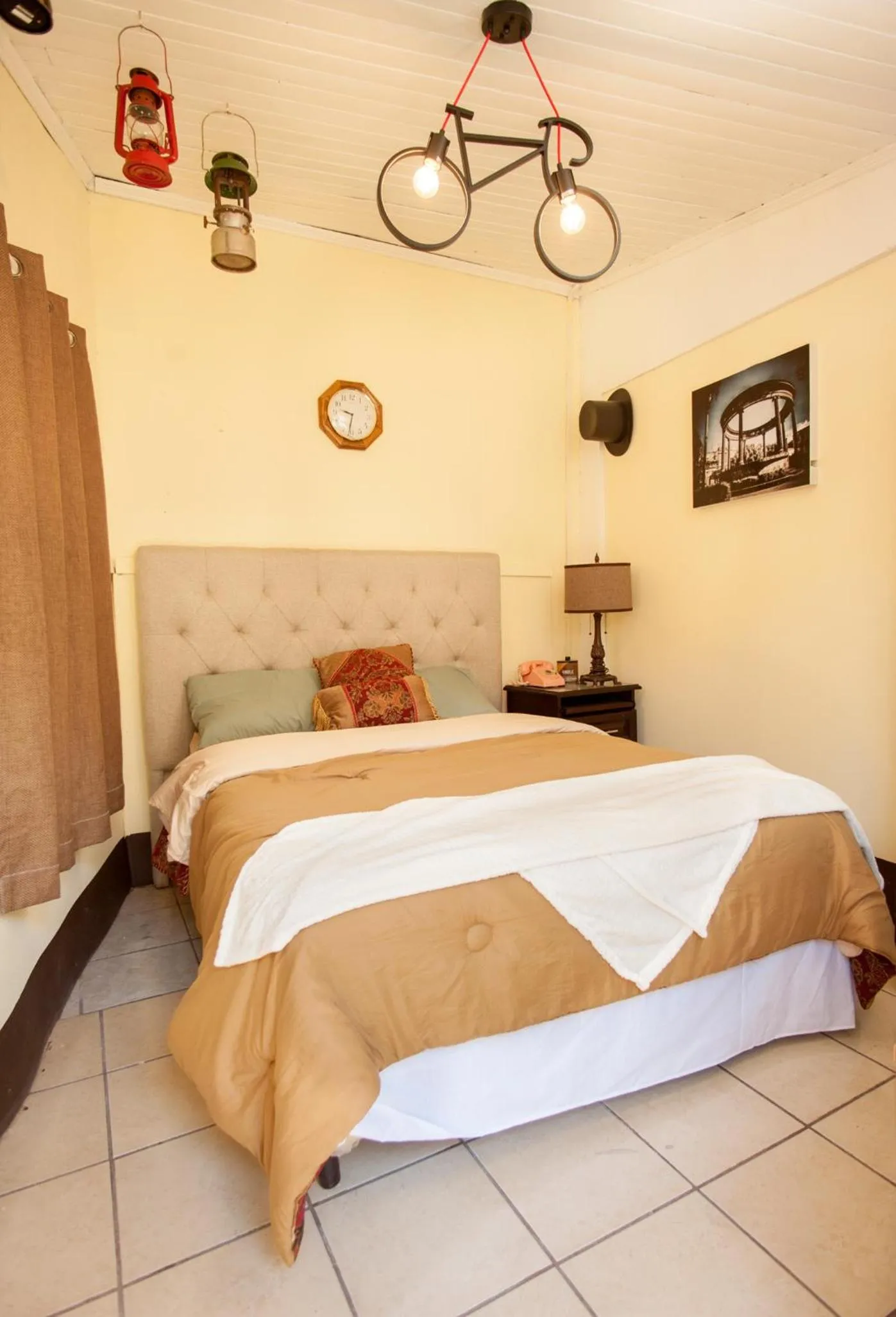 Budget Double Room - single occupancy in Hotel Vintage "Casa las Flores"
