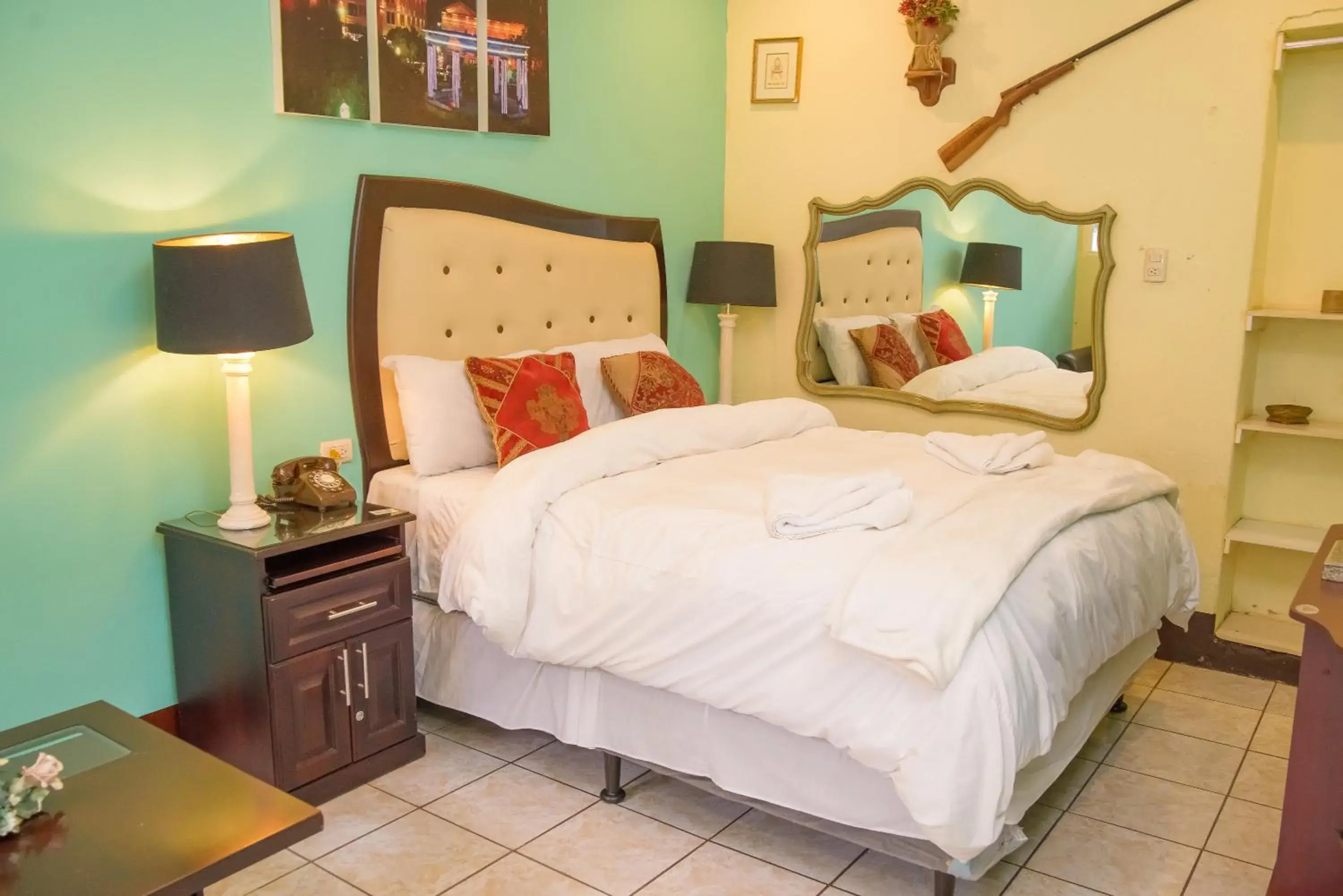 Standard Double Room with Two Double Beds - single occupancy in Hotel Vintage "Casa las Flores" Standard Double Room with Two Double Beds - single occupancy in Hotel Vintage "Casa las Flores"