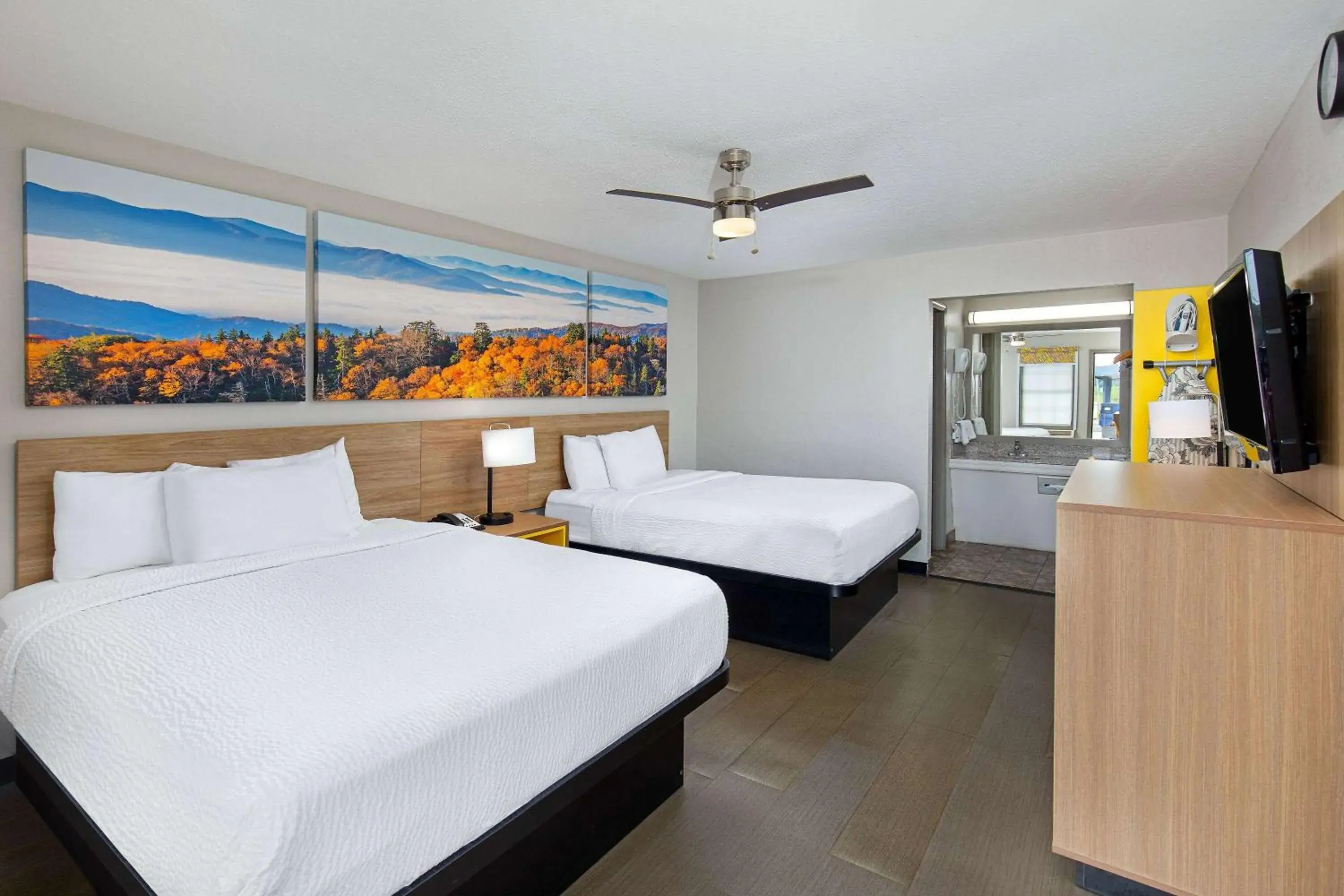 Photo of the whole room, Bed in Days Inn by Wyndham Holladay Photo of the whole room, Bed in Days Inn by Wyndham Holladay