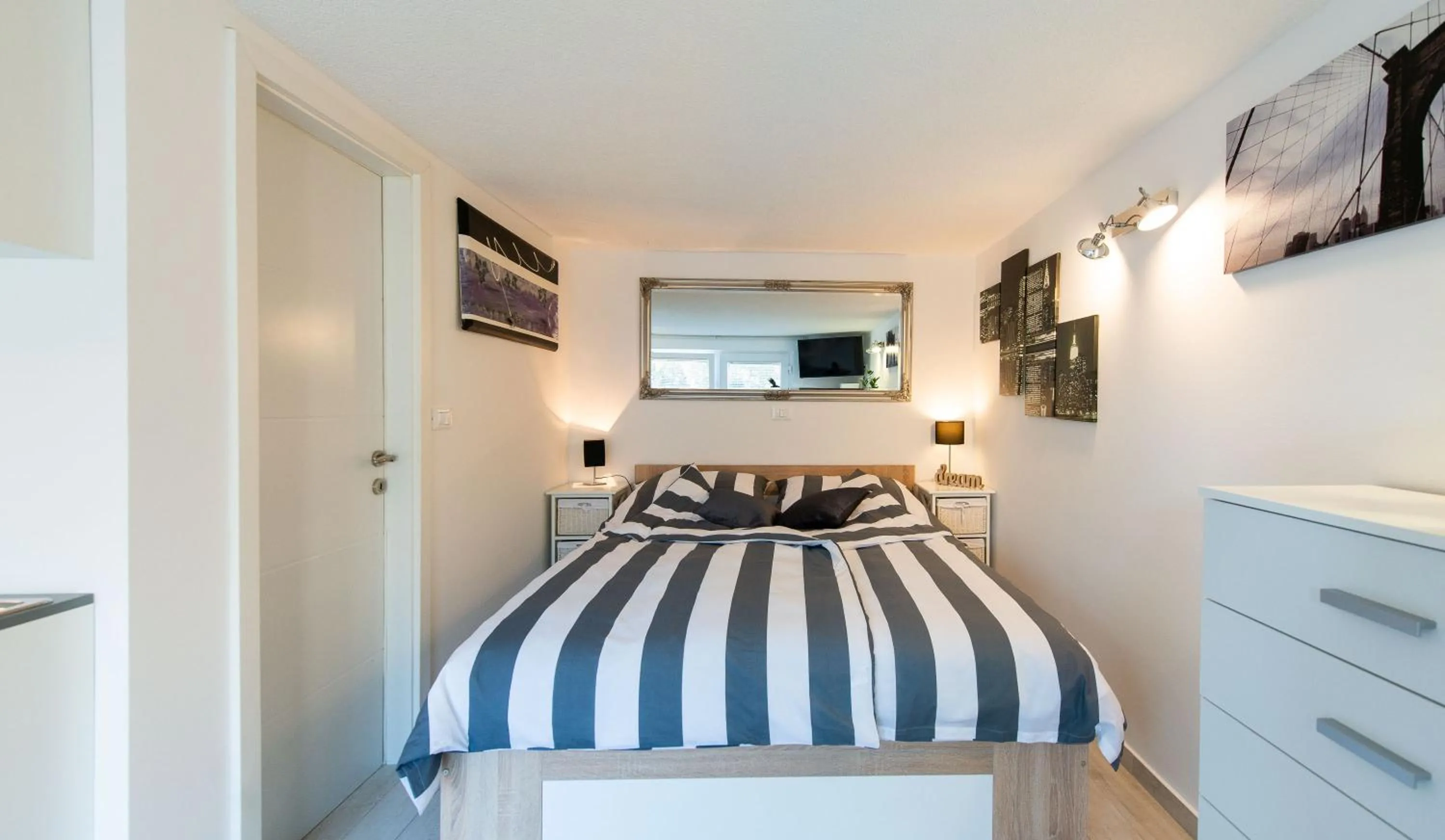Bed in Studio City Garden