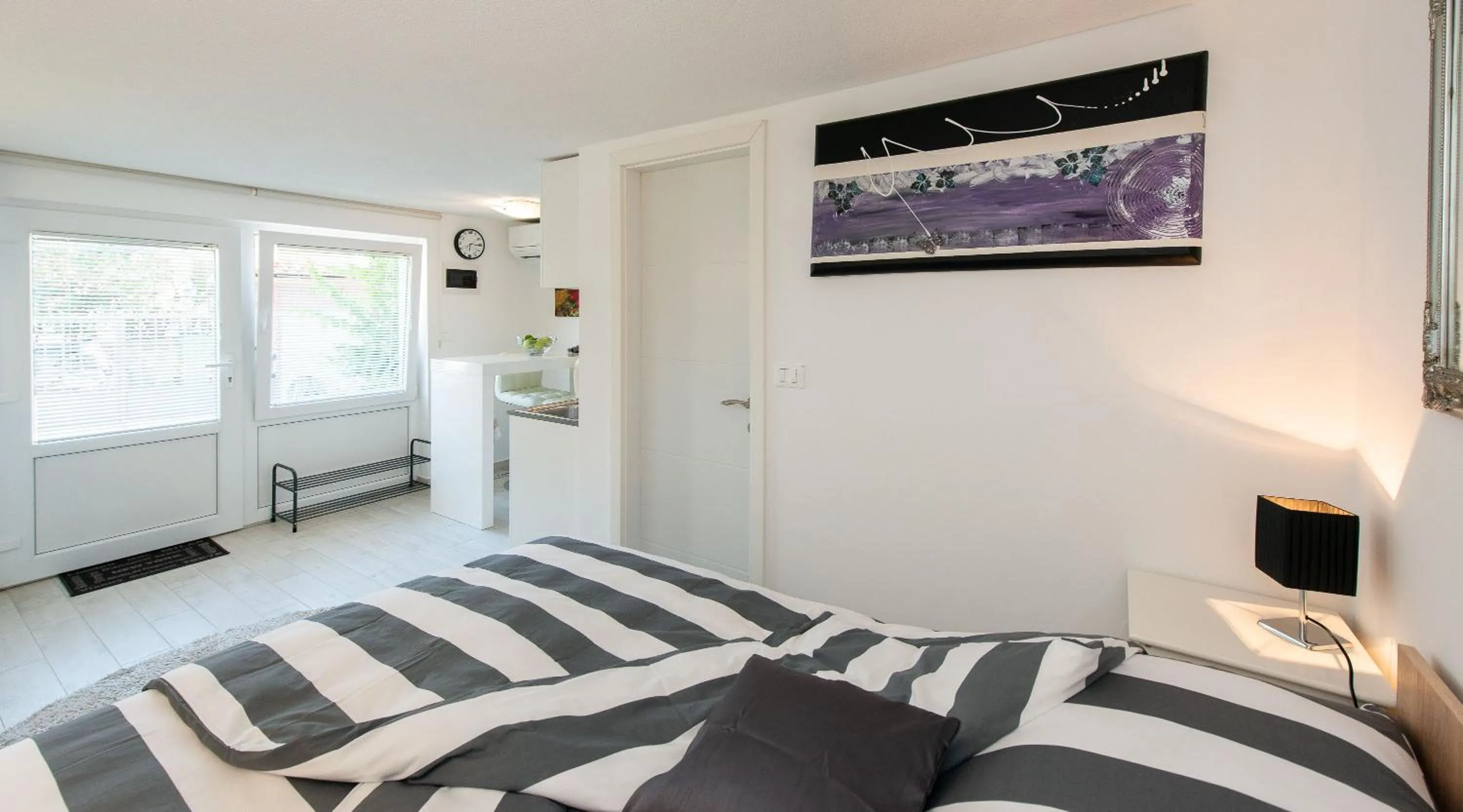 Photo of the whole room, Bed in Studio City Garden