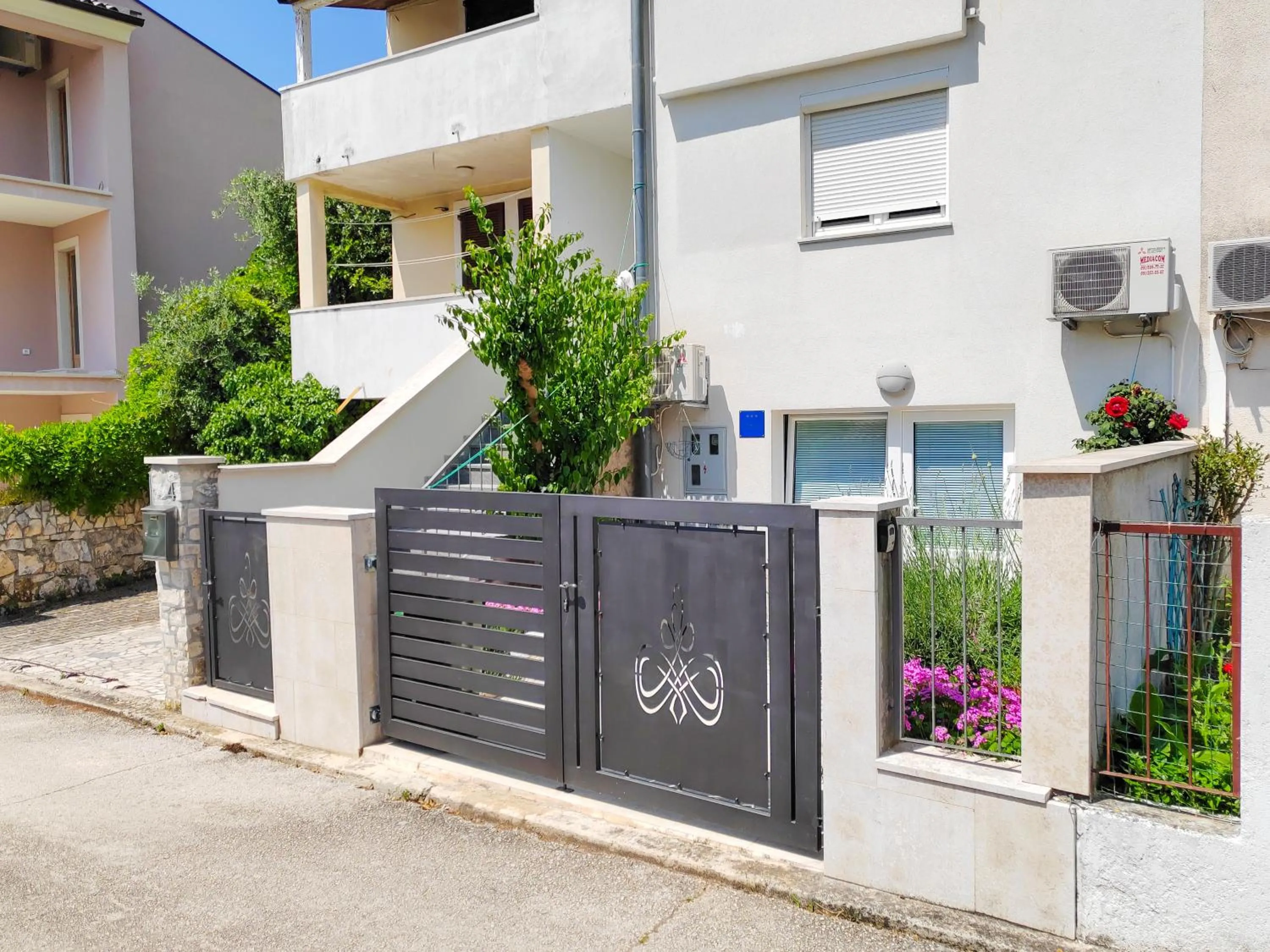 Property building in Studio City Garden