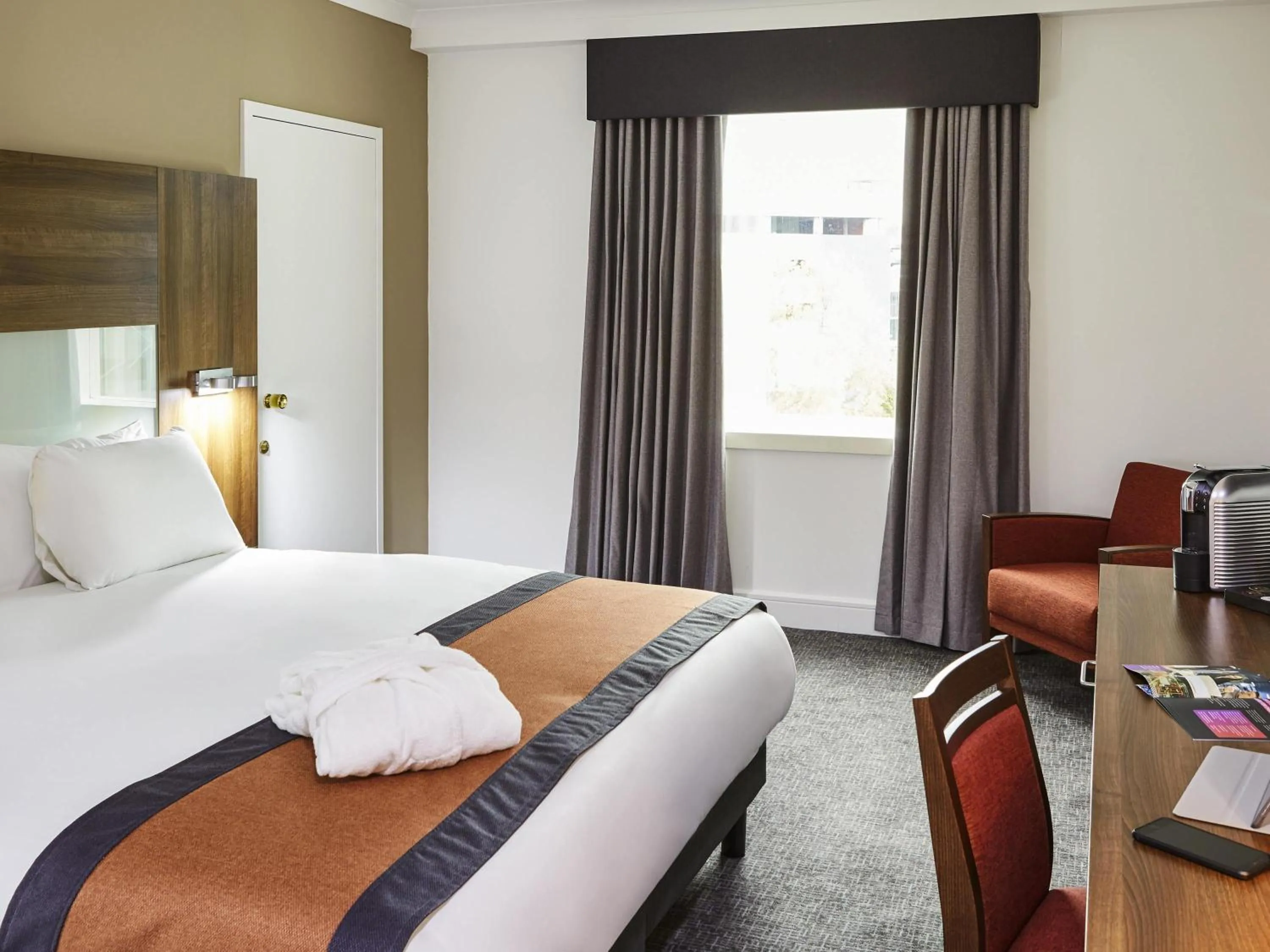 Bedroom, Bed in Mercure St Helens