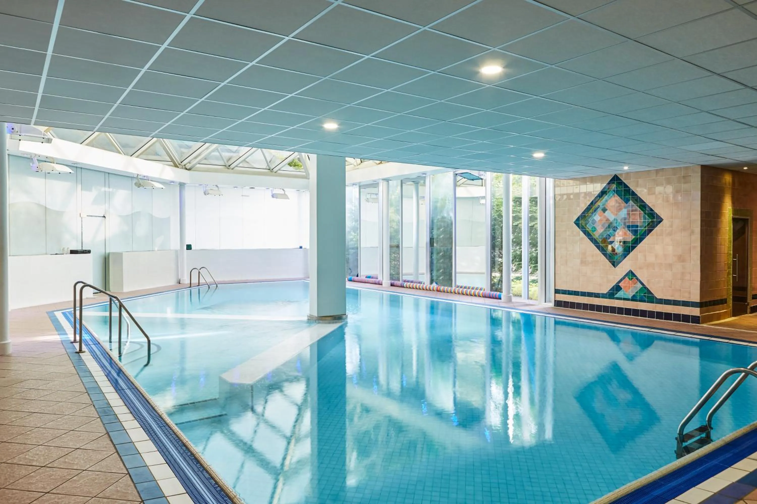 Swimming pool in Mercure St Helens