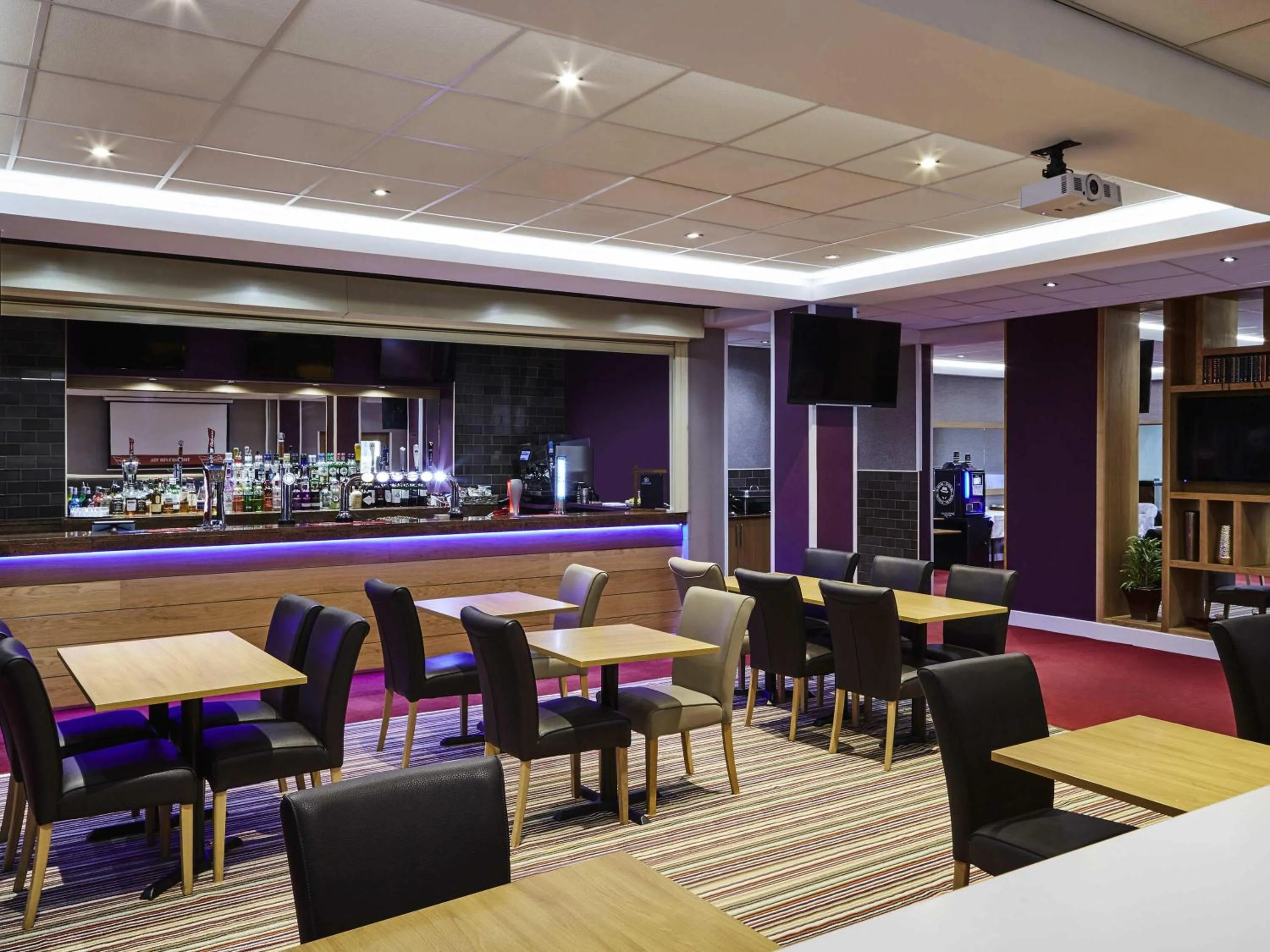 Lounge or bar in Mercure St Helens