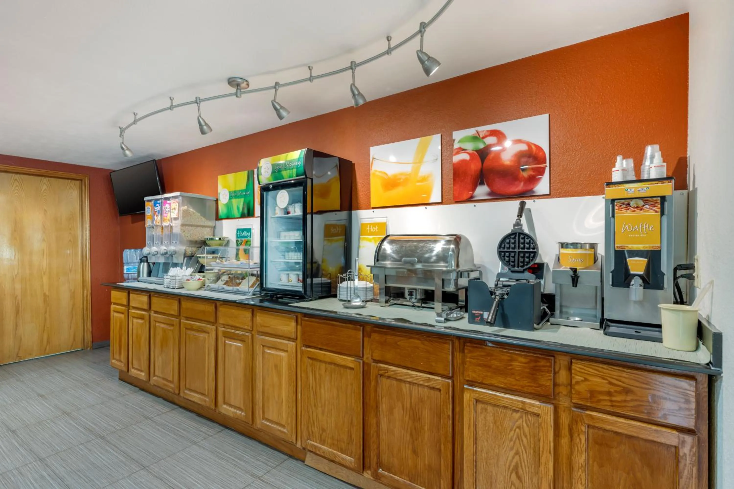 Breakfast in Quality Inn & Suites Lincoln South