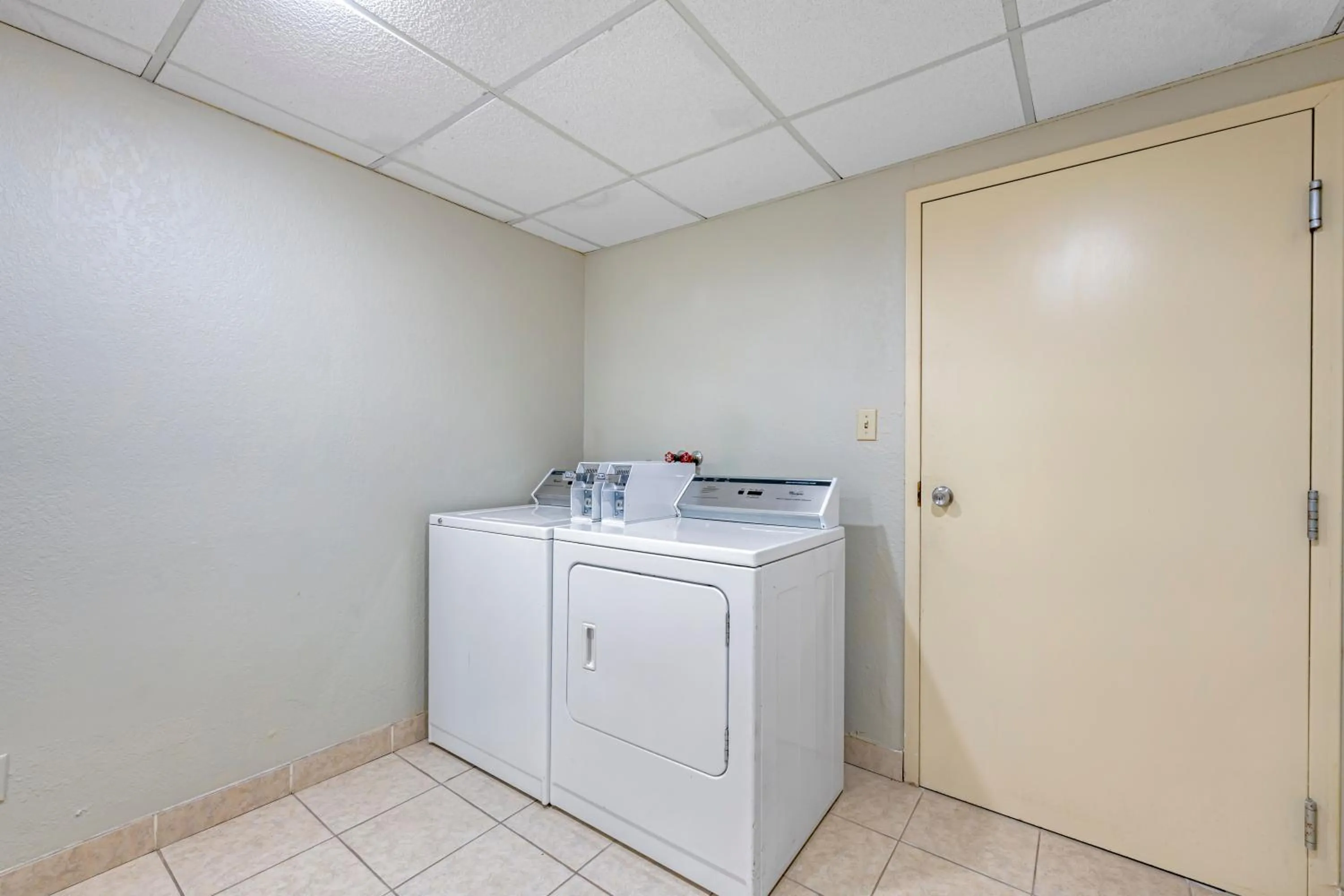 laundry in Quality Inn & Suites Lincoln South