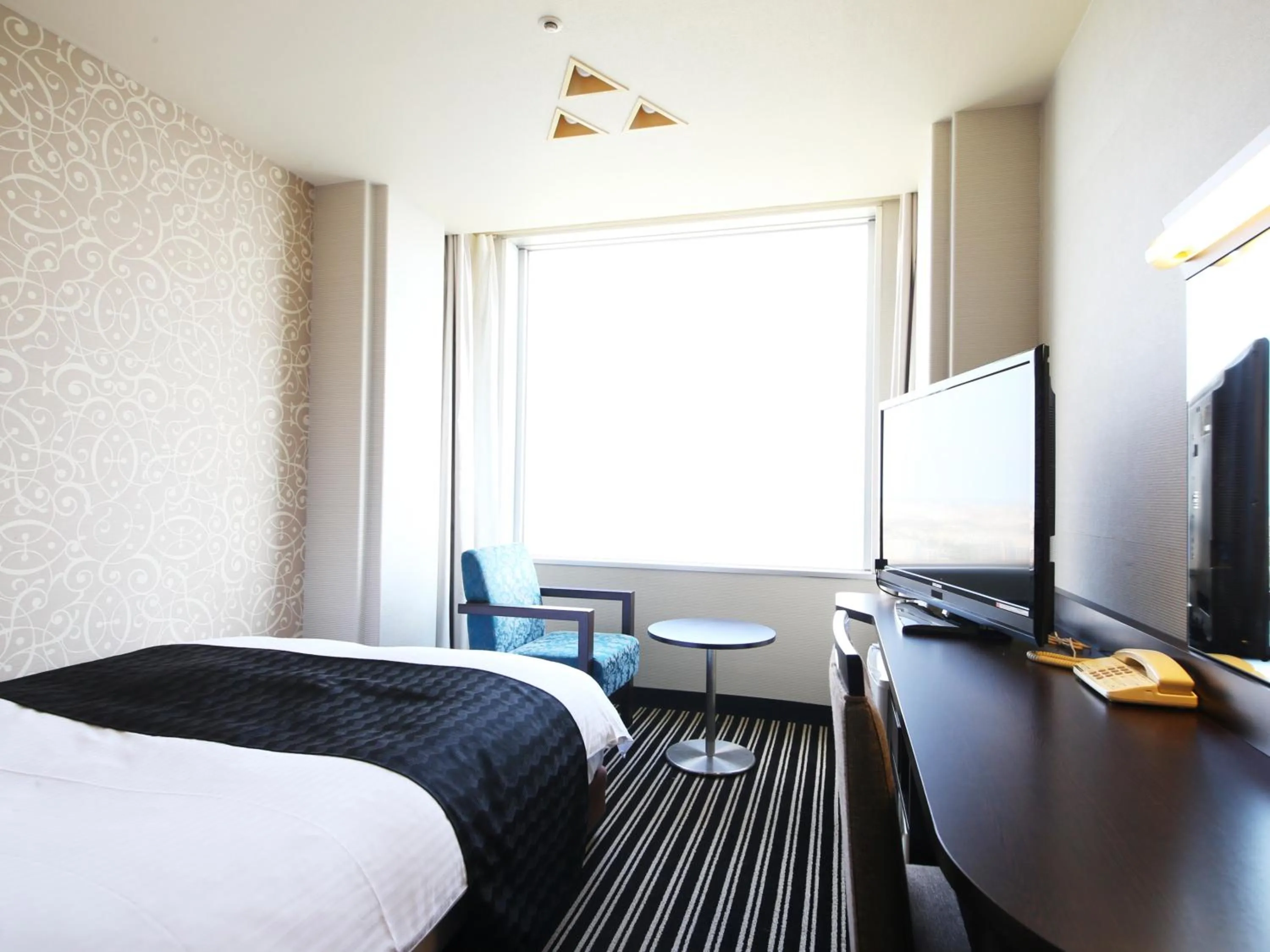Photo of the whole room, Bed in APA Hotel & Resort Tokyo Bay Makuhari