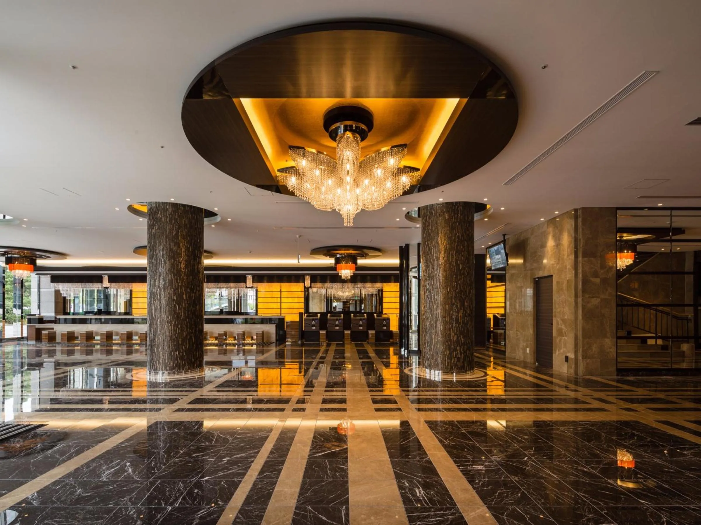 Lobby or reception in APA Hotel & Resort Tokyo Bay Makuhari