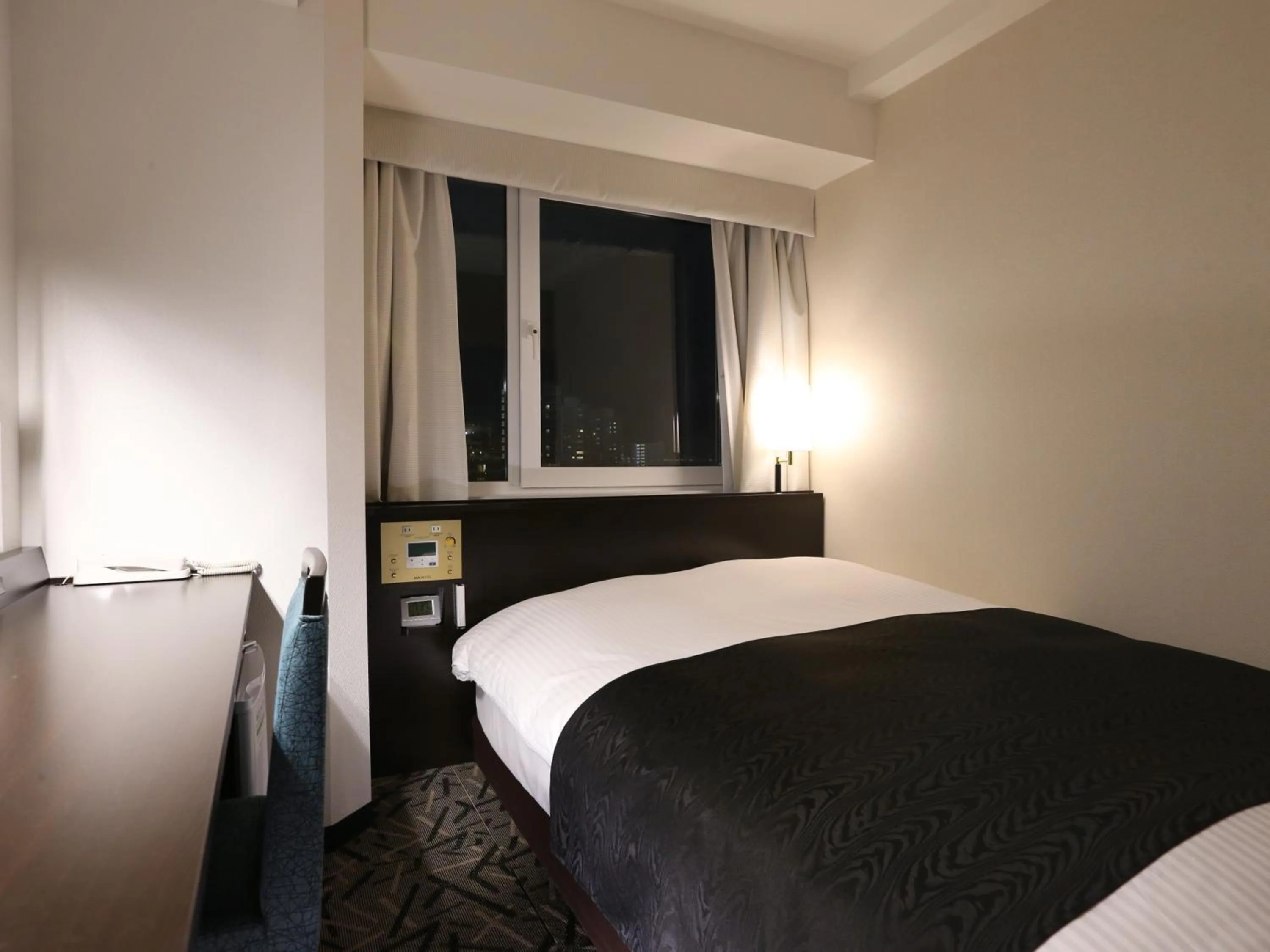 Photo of the whole room, Bed in APA Hotel & Resort Tokyo Bay Makuhari