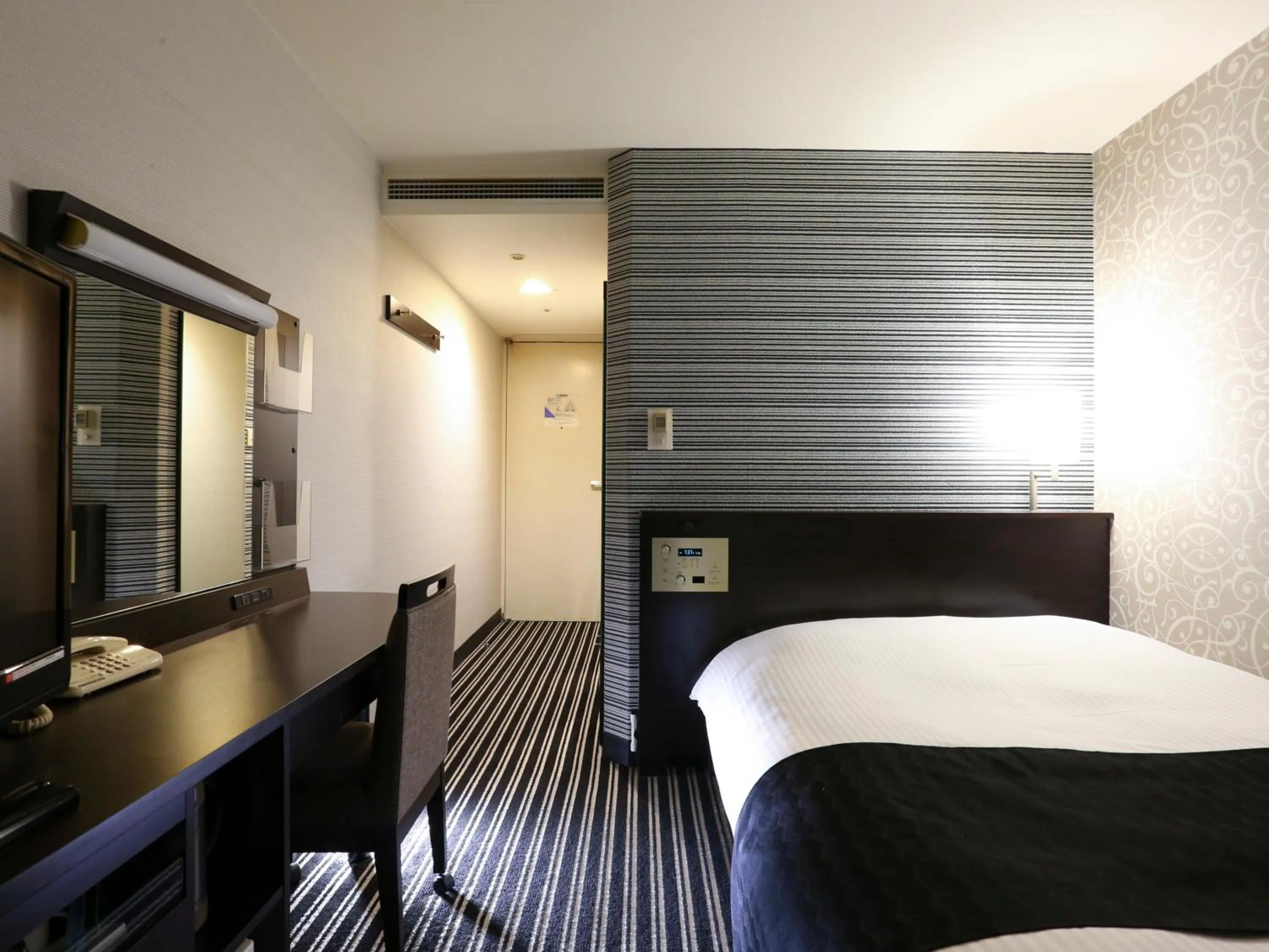 Photo of the whole room, Bed in APA Hotel & Resort Tokyo Bay Makuhari