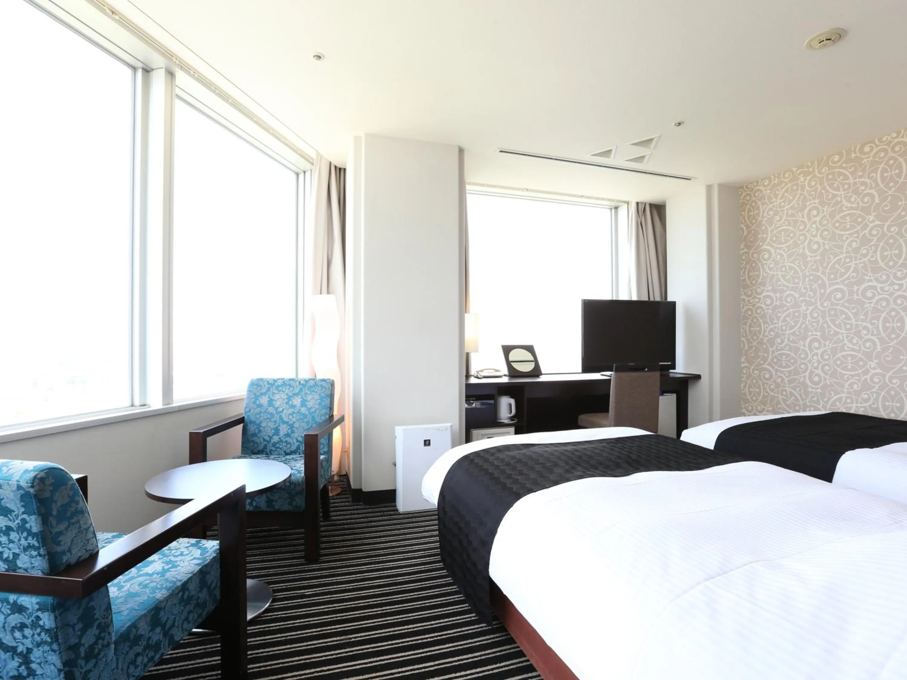 Photo of the whole room, Bed in APA Hotel & Resort Tokyo Bay Makuhari