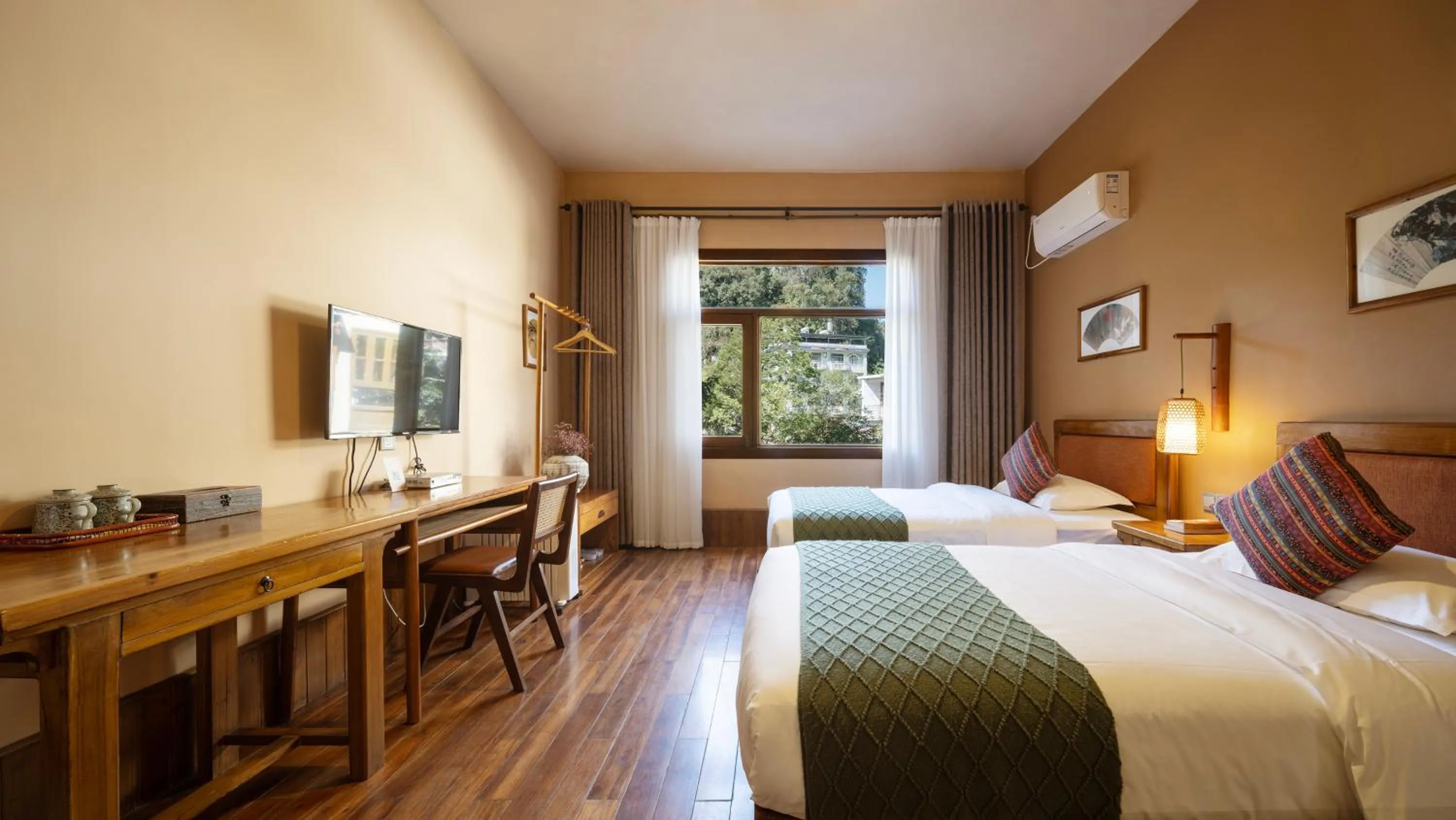 TV and multimedia, Bed in Moondance Boutique Resort