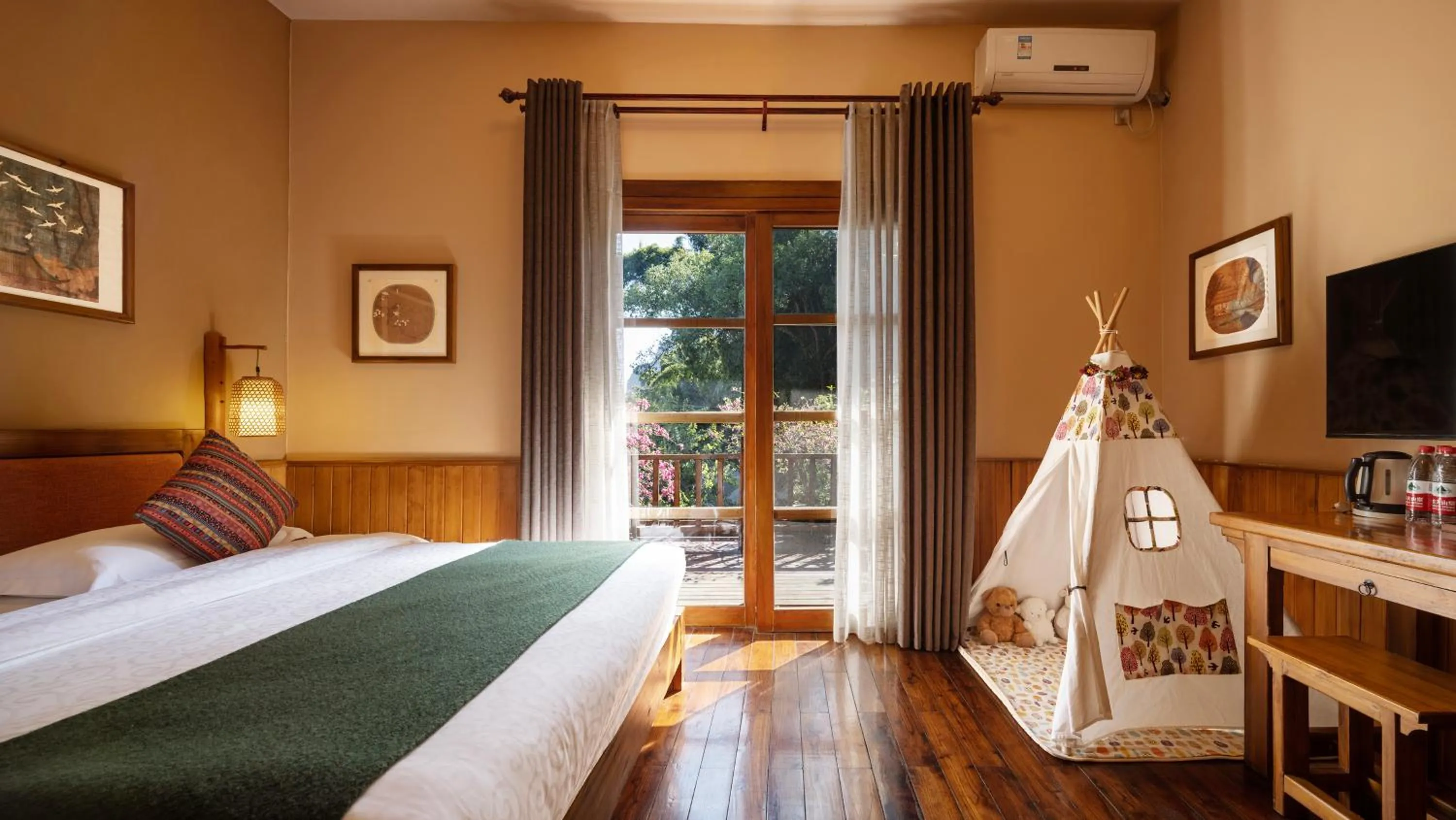 Bedroom, Bed in Moondance Boutique Resort