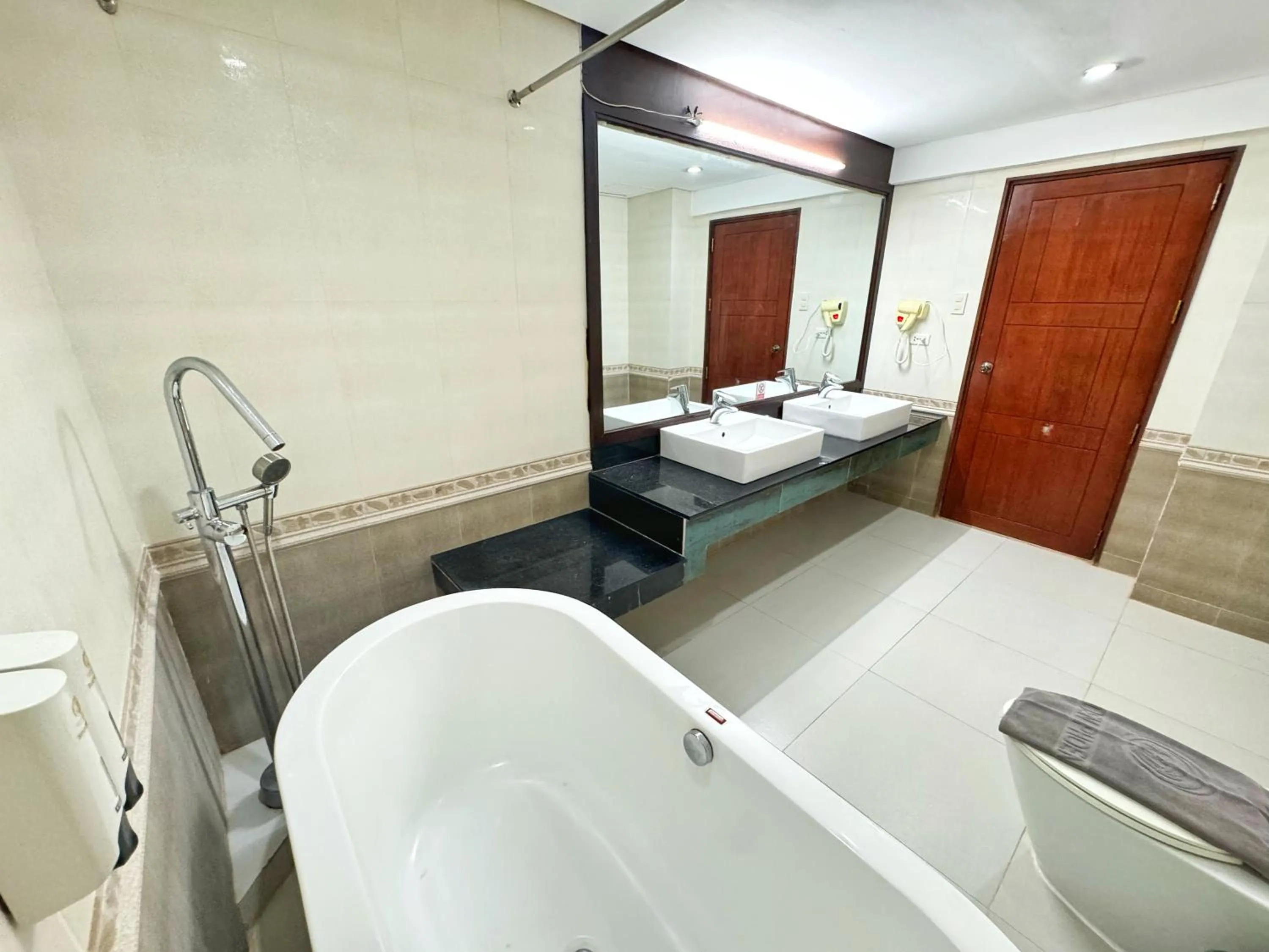 Shower in Golden Phoenix Hotel Boracay