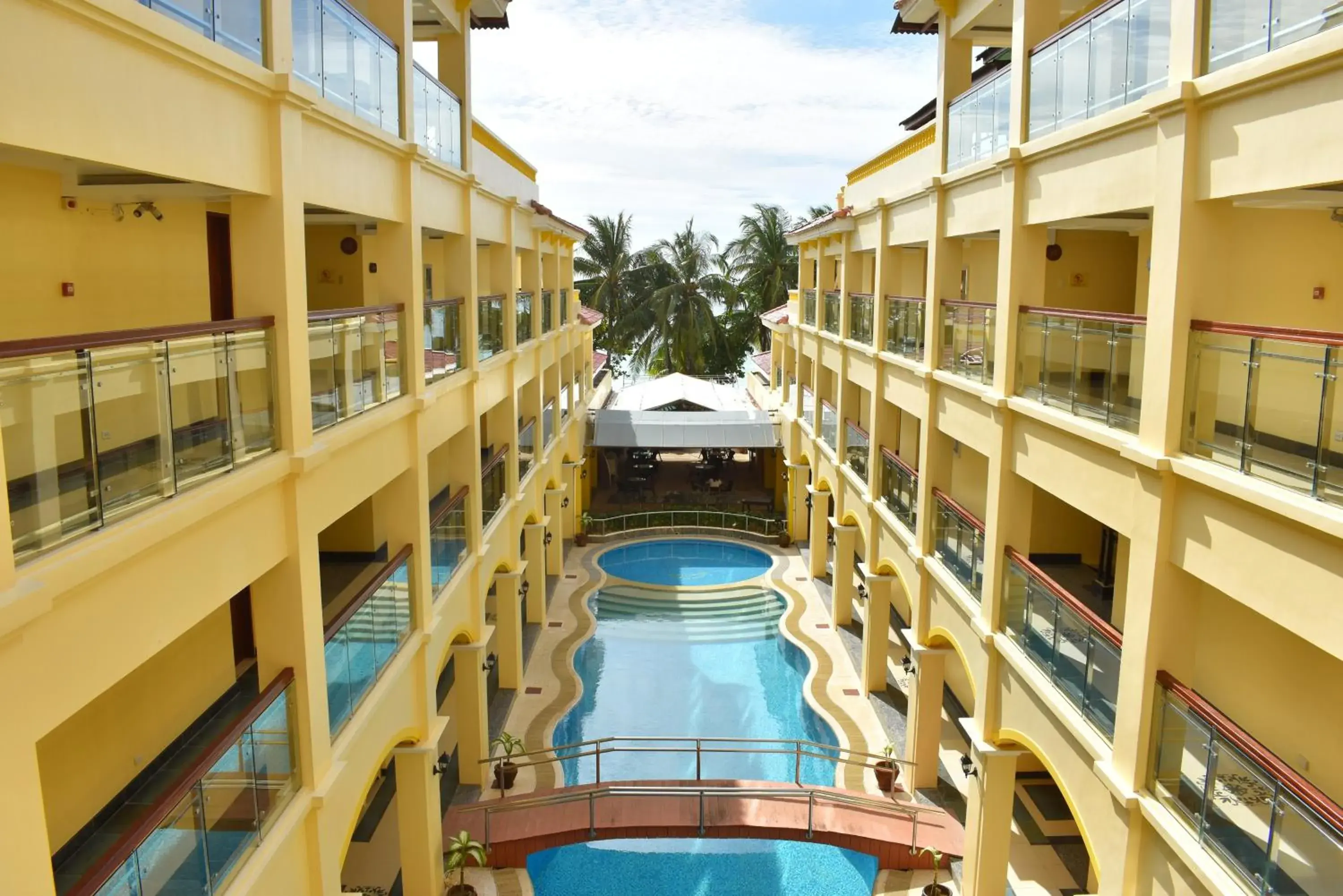 Swimming pool in Golden Phoenix Hotel Boracay Swimming pool in Golden Phoenix Hotel Boracay