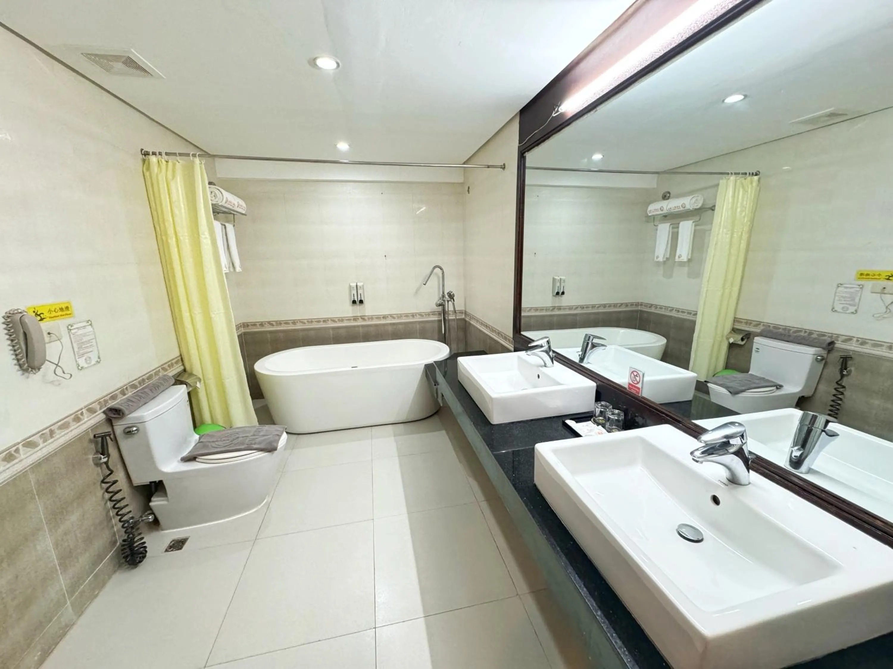 Shower in Golden Phoenix Hotel Boracay