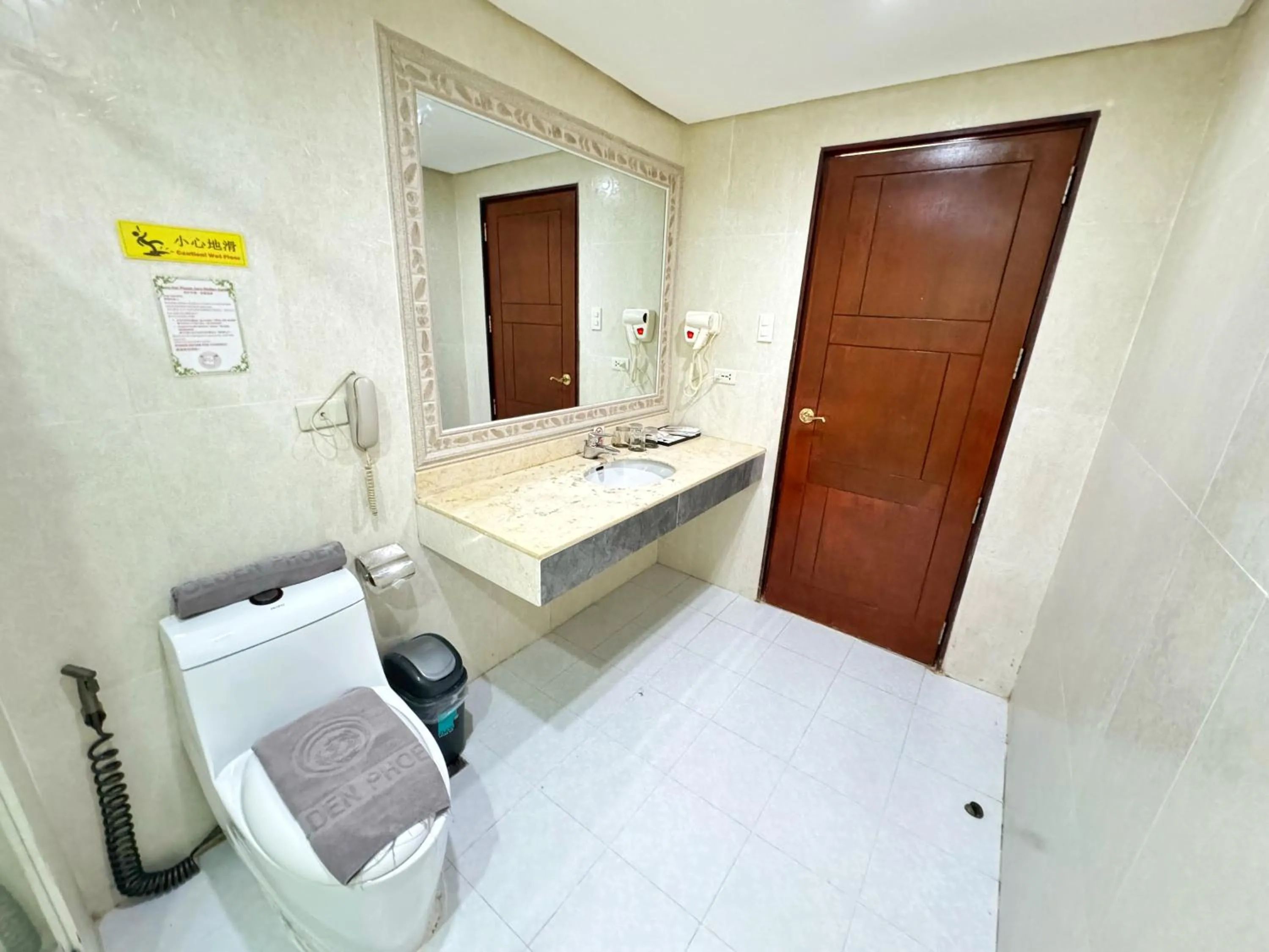 Bathroom in Golden Phoenix Hotel Boracay