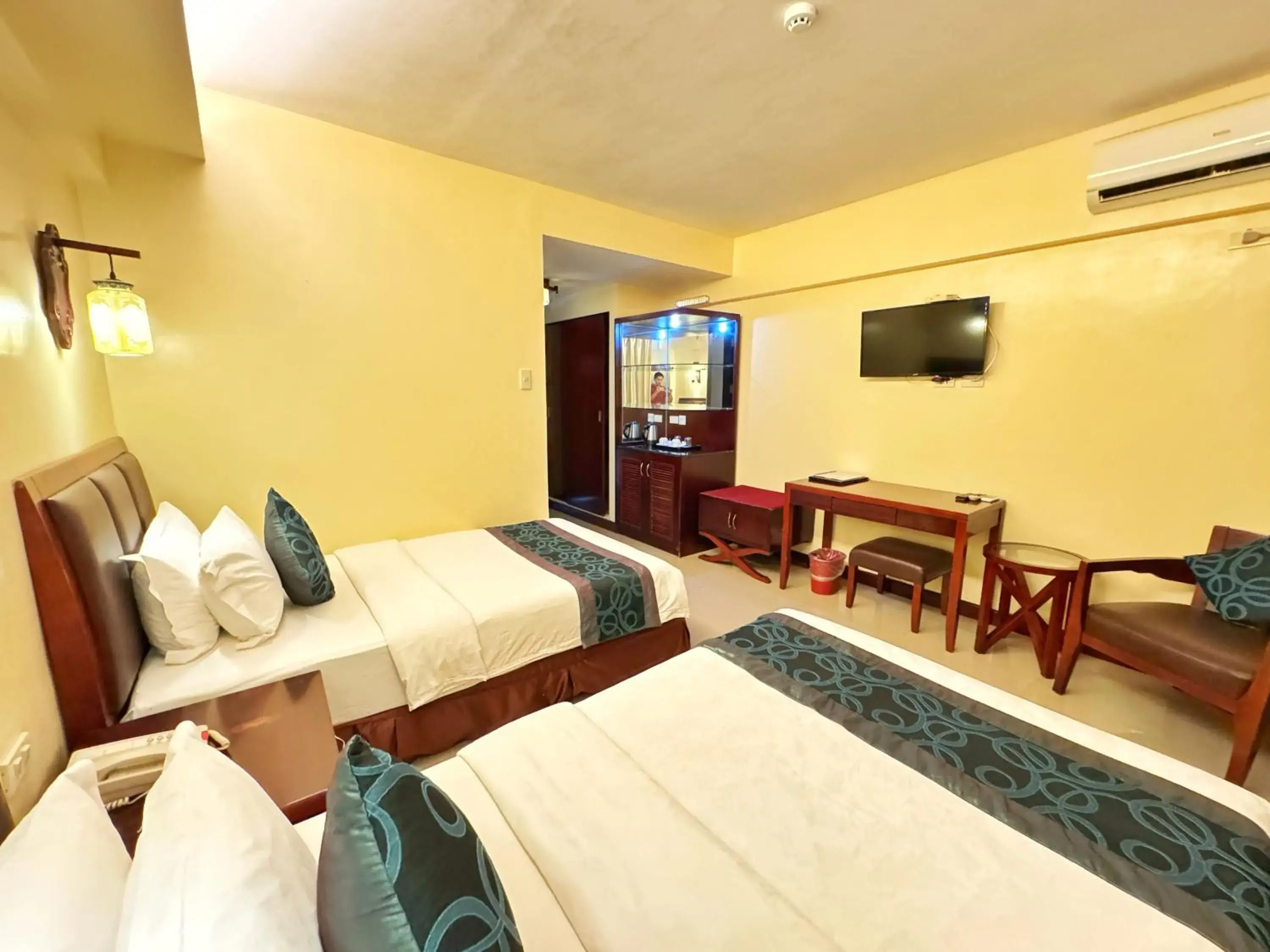 Bed in Golden Phoenix Hotel Boracay Bed in Golden Phoenix Hotel Boracay