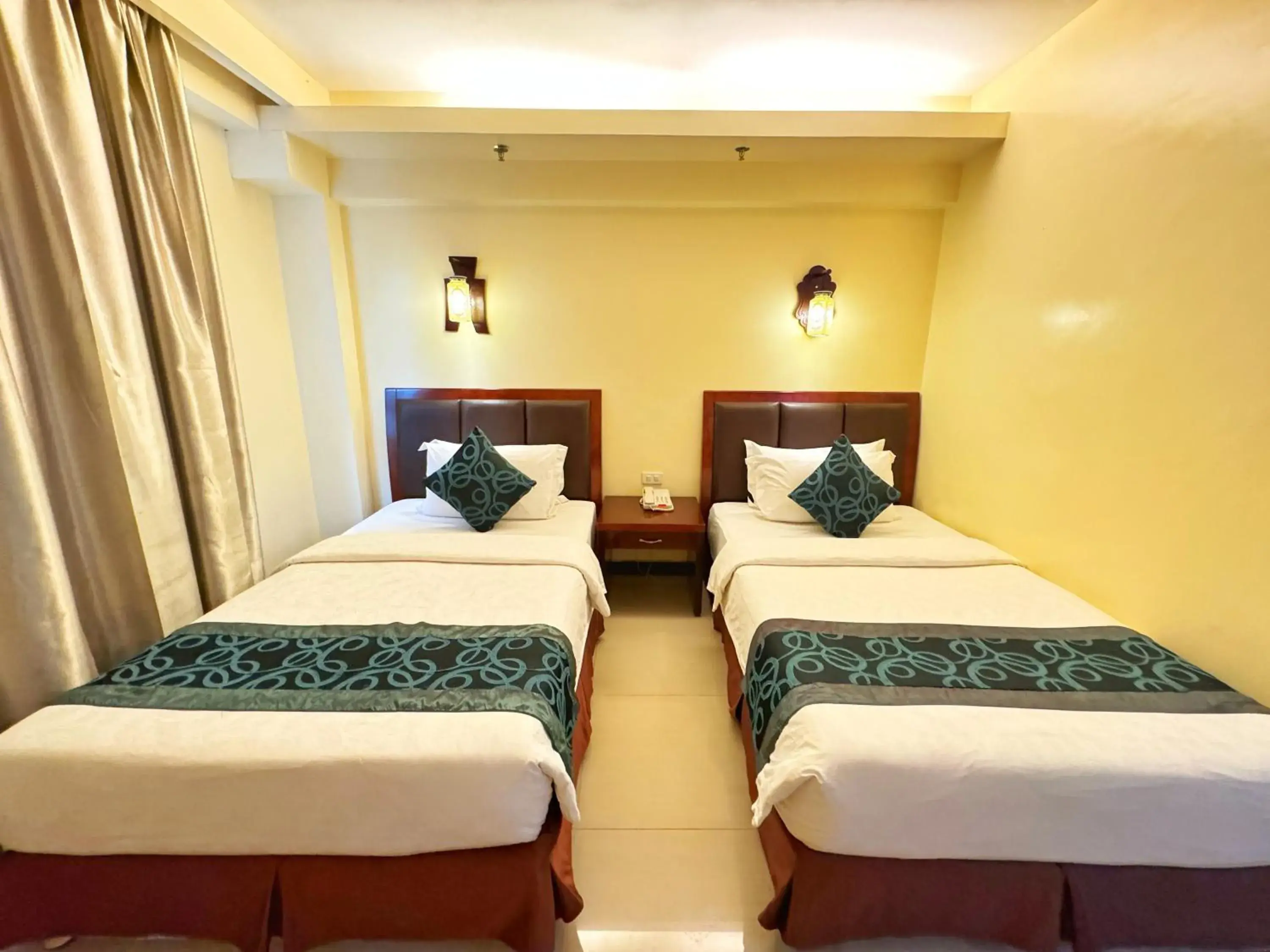 Deluxe Twin Room in Golden Phoenix Hotel Boracay Deluxe Twin Room in Golden Phoenix Hotel Boracay