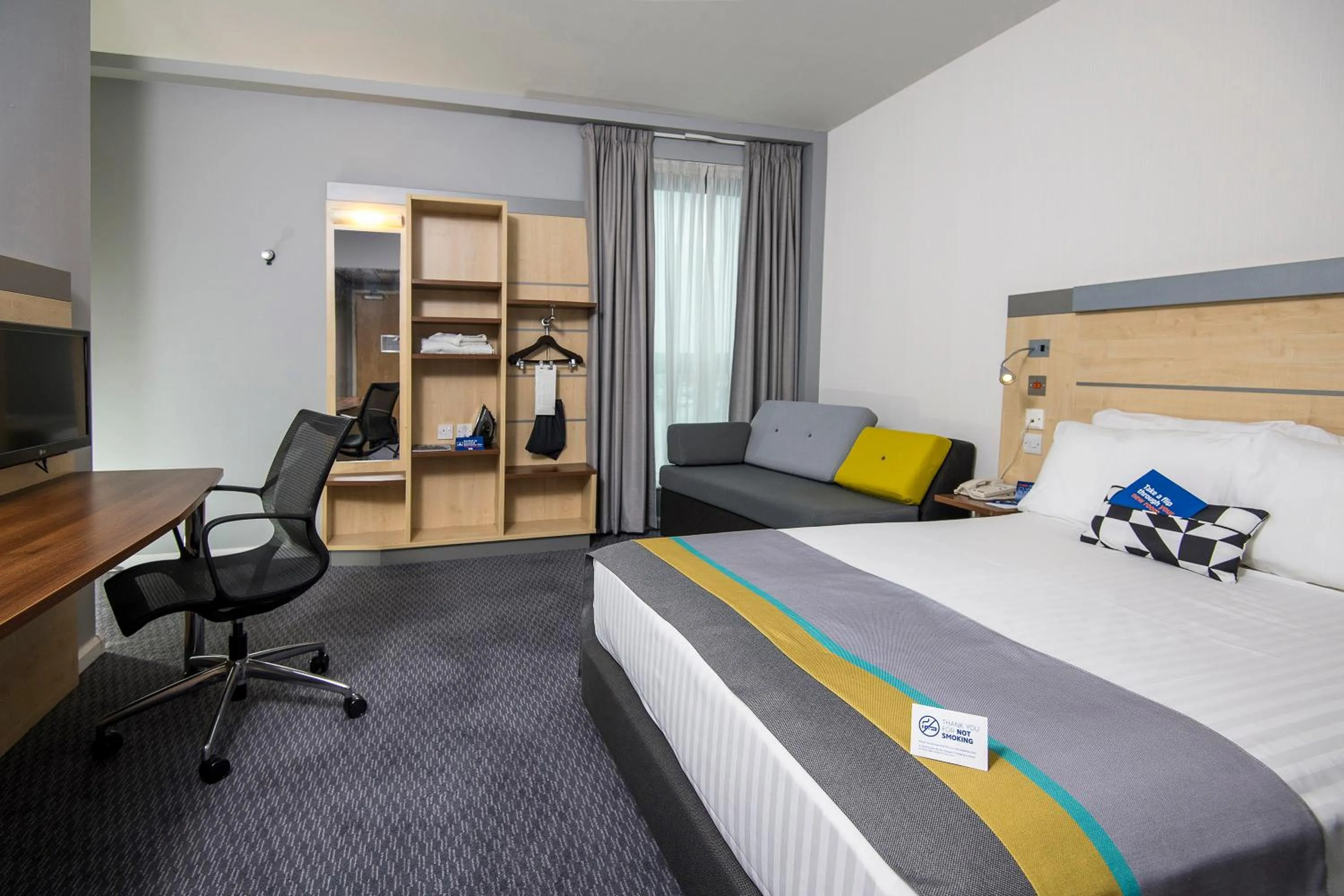 Property building, Bed in Holiday Inn Express Hull City Centre by IHG