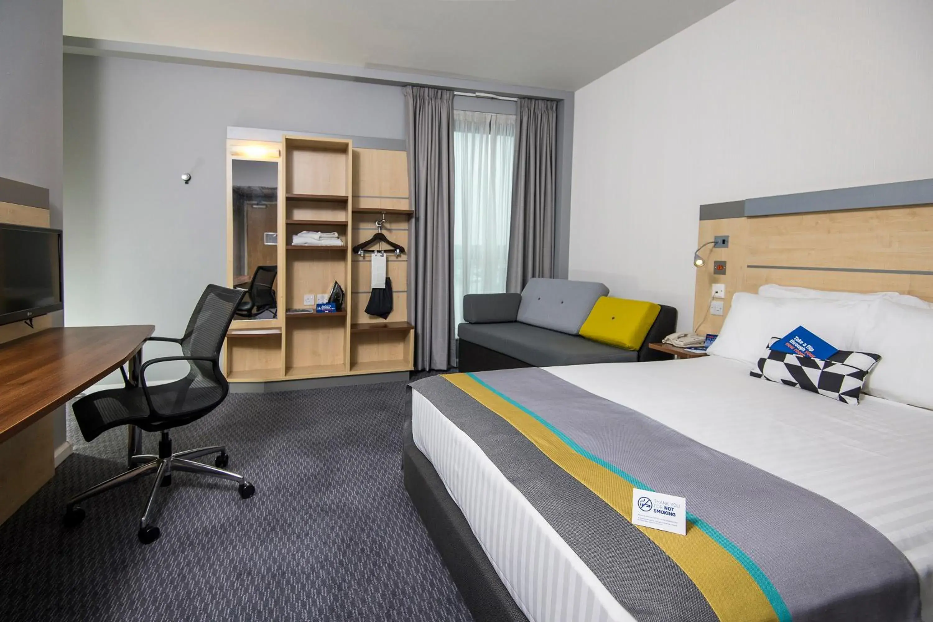 Double Room with Free Hot Breakfast - Accessible in Holiday Inn Express Hull City Centre by IHG Double Room with Free Hot Breakfast - Accessible in Holiday Inn Express Hull City Centre by IHG