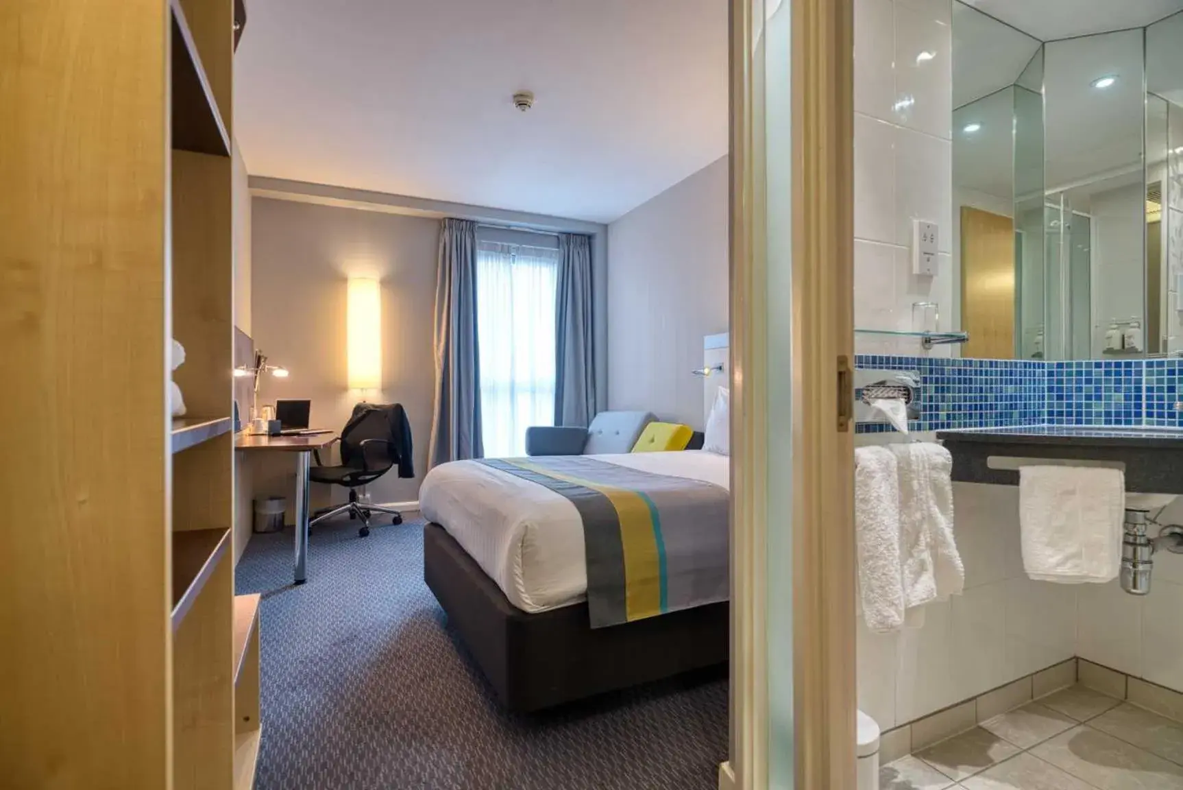 Standard Double Room with Free Hot Breakfast in Holiday Inn Express Hull City Centre by IHG Standard Double Room with Free Hot Breakfast in Holiday Inn Express Hull City Centre by IHG