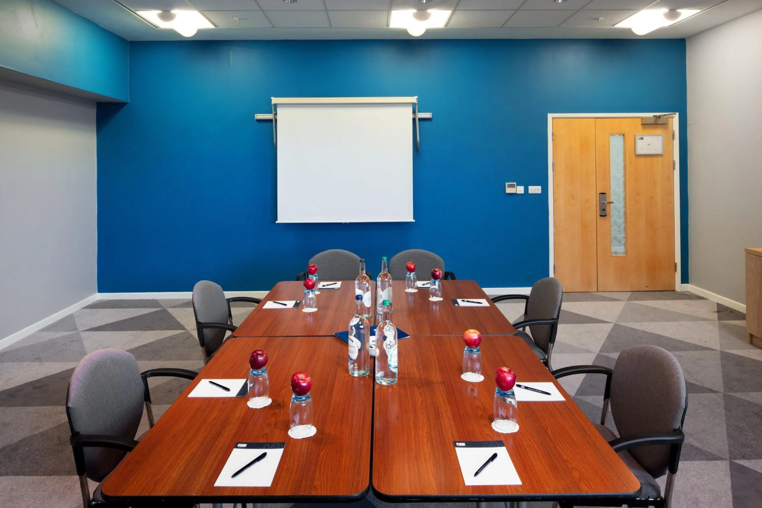 Meeting/conference room in Holiday Inn Express Hull City Centre by IHG