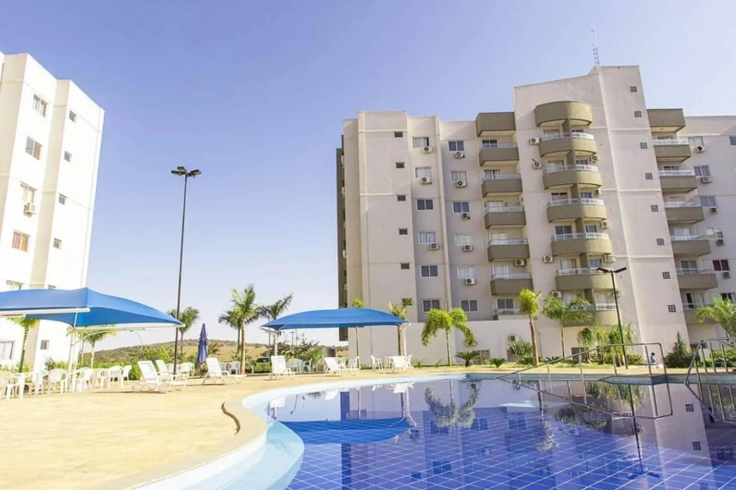 Pool view in Lagoa Quente Flat Service