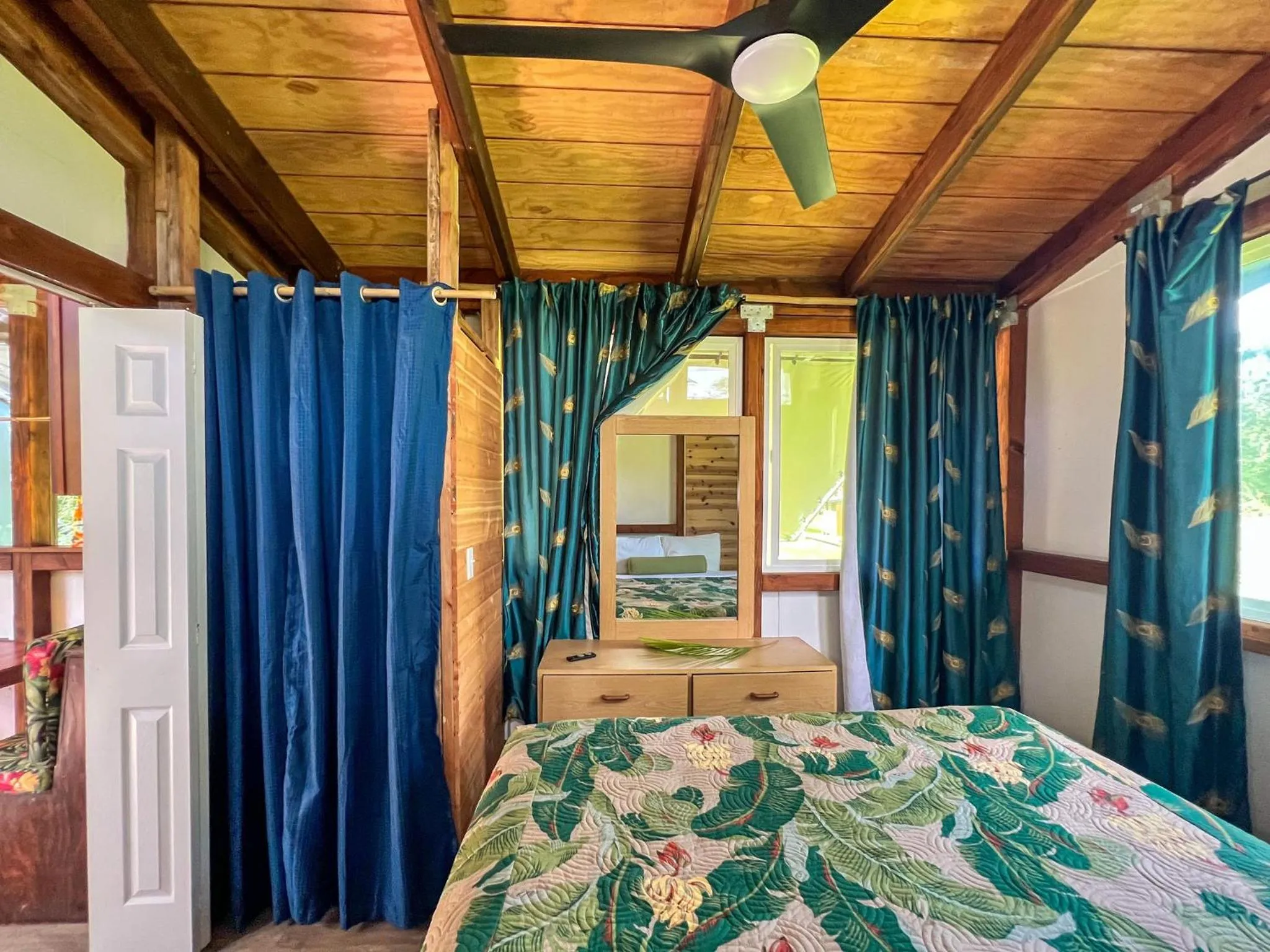 Bedroom, Bed in Hawaiian Sanctuary Eco Retreat Center